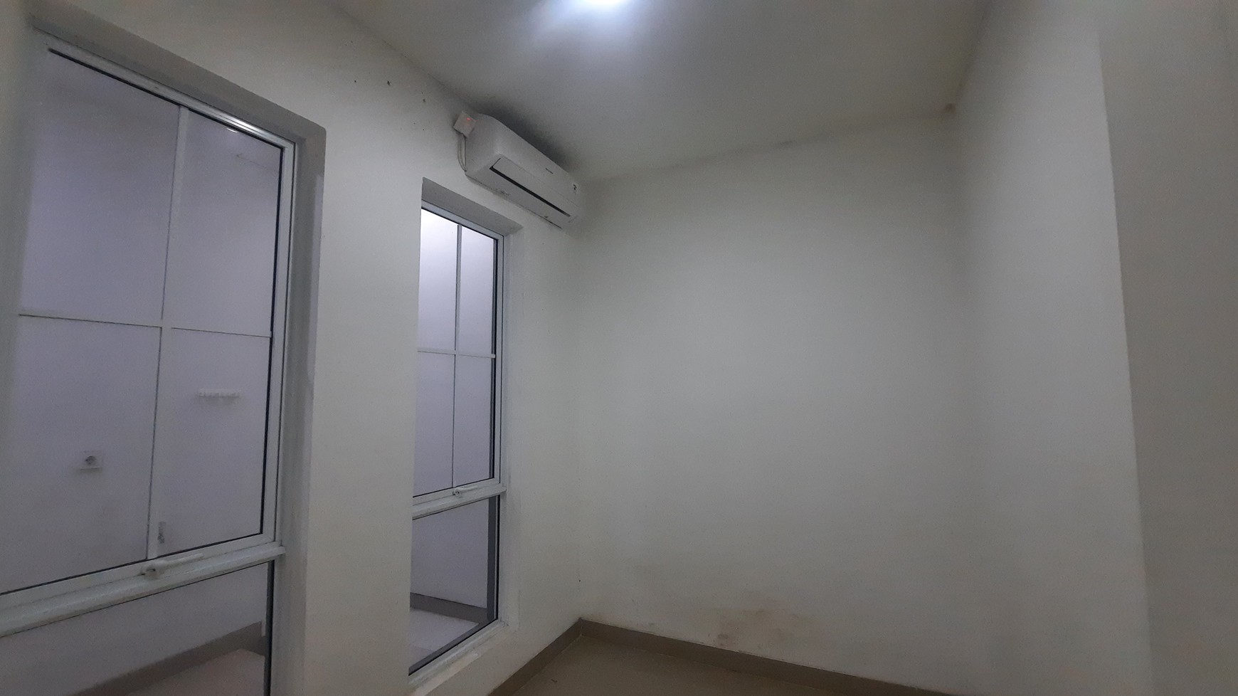 RUMAH MINIMALIS SEMI FURNISHED DI LOKASI STRATEGIS DI CLUSTER MONACO SPORT CITY JABABEKA RESIDENCE