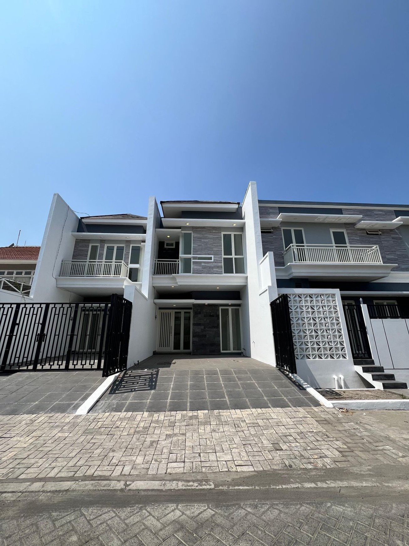 New Murah Rp. 1 Milyar-an Rumah Baru Jemursari Selatan   Surabaya Timur  Dekat Petra , Akses TOL , Bandara Juanda