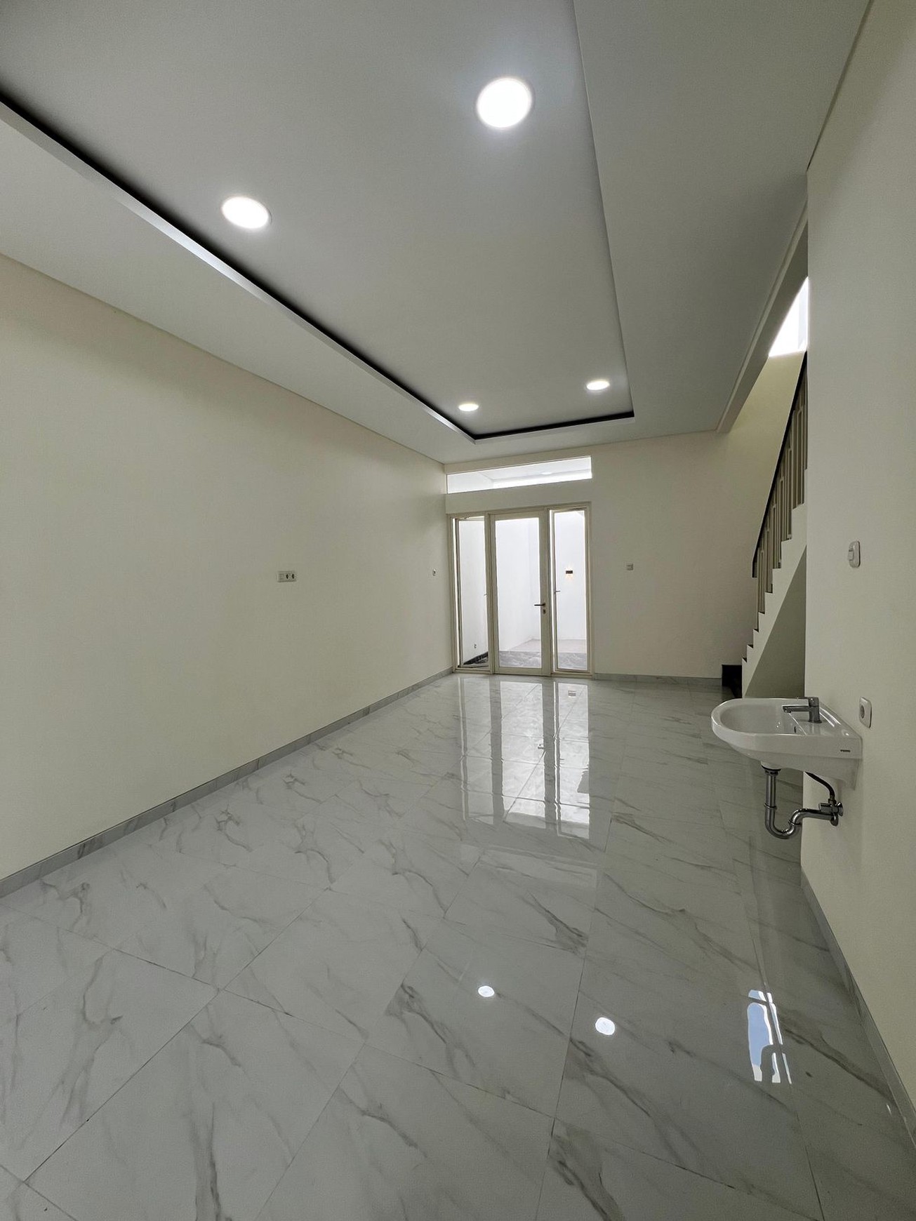  2 Milyaran Dijual Rumah Baru Jemursari Selatan - Surabaya Dekat Raya Jemursari, Ubaya Tenggilis Mejoyo, Uk Petra Siwalankerto
