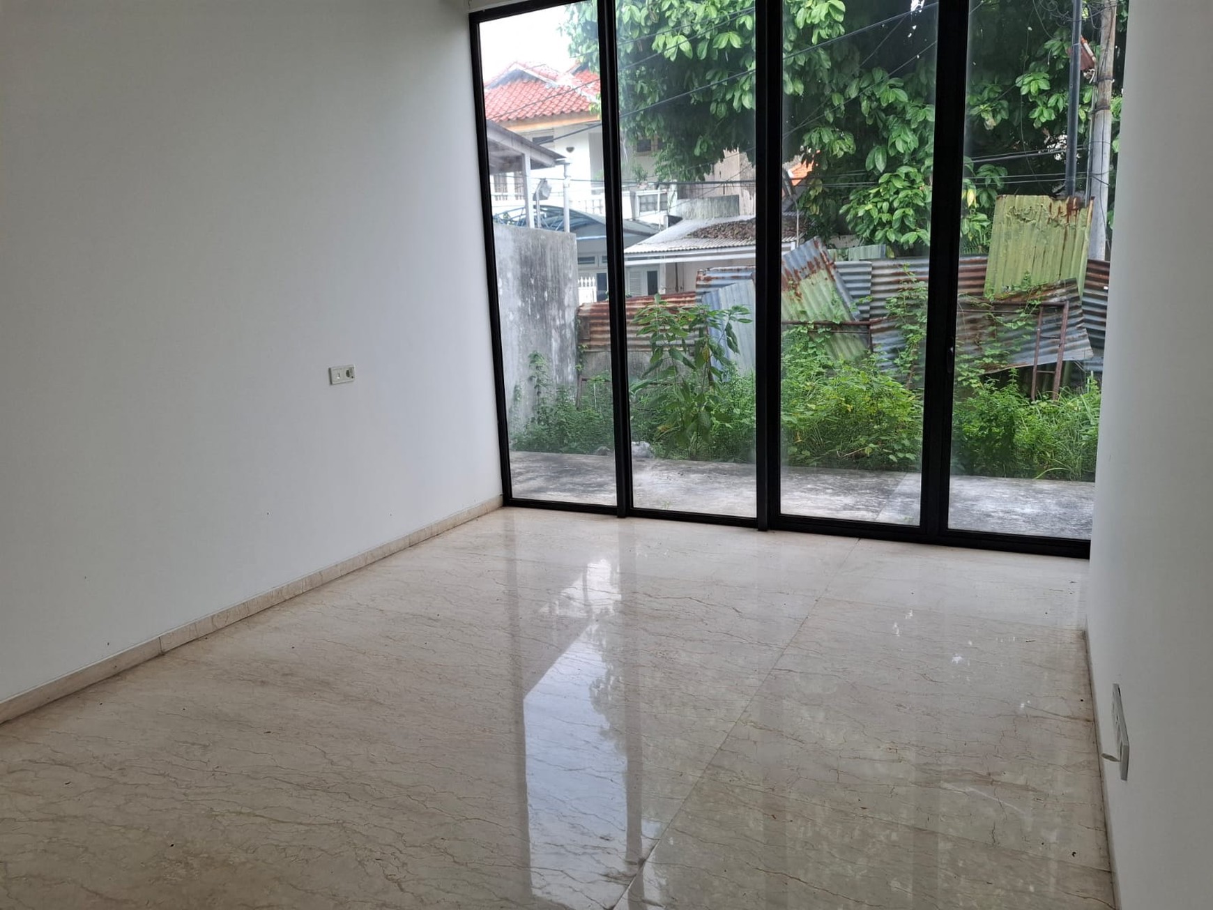Dijual Rumah Strategis & Cocok untuk Usaha di Jl. Raya Bogor Km 28