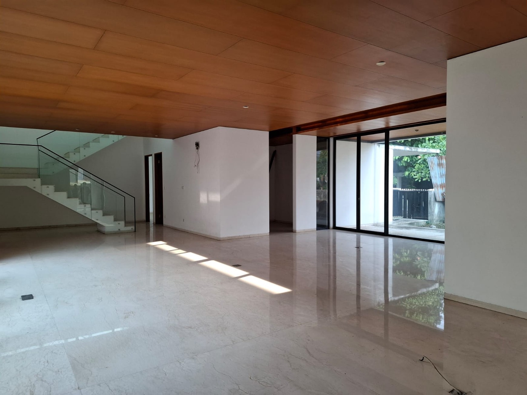 Dijual Rumah Strategis & Cocok untuk Usaha di Jl. Raya Bogor Km 28