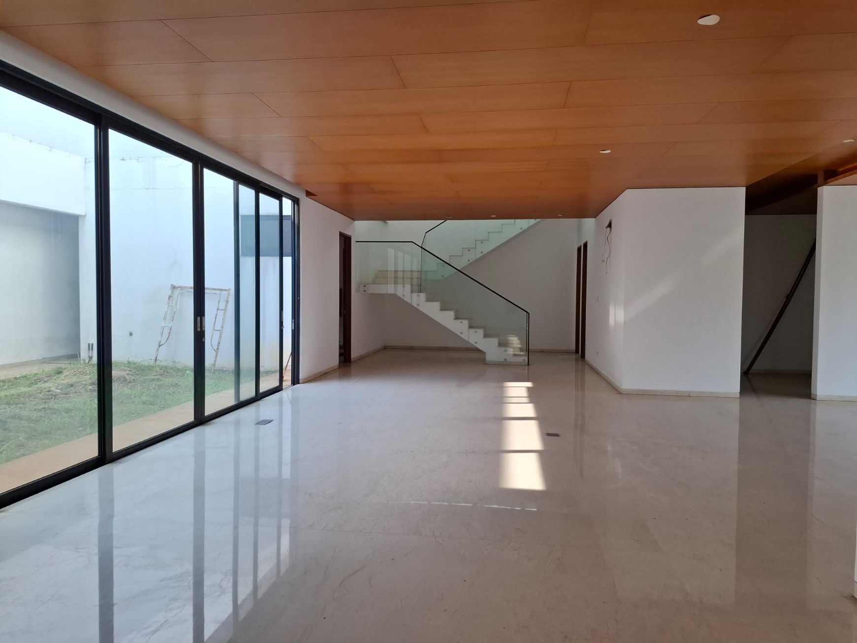 Dijual Rumah Strategis & Cocok untuk Usaha di Jl. Raya Bogor Km 28