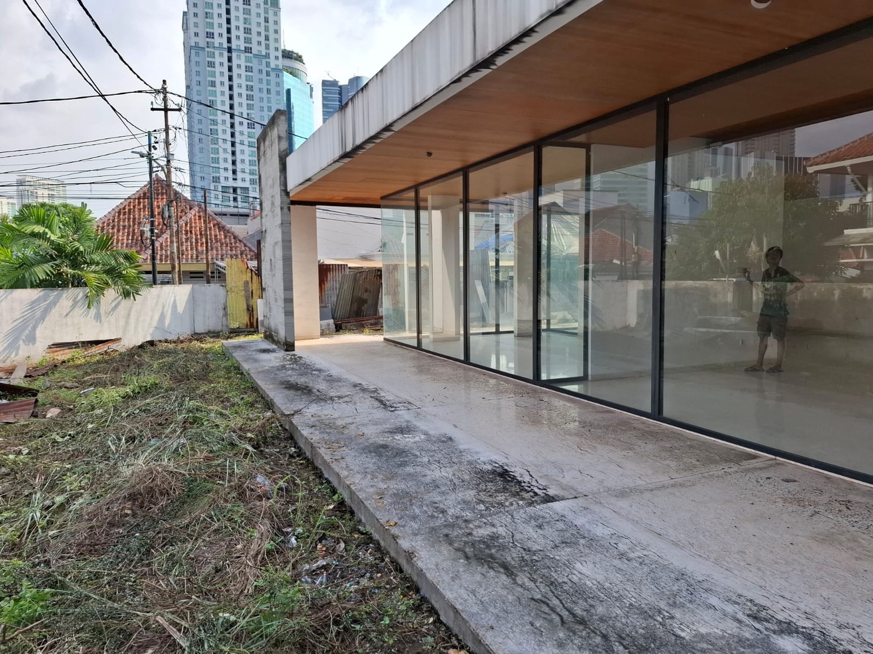 Dijual Rumah Strategis & Cocok untuk Usaha di Jl. Raya Bogor Km 28