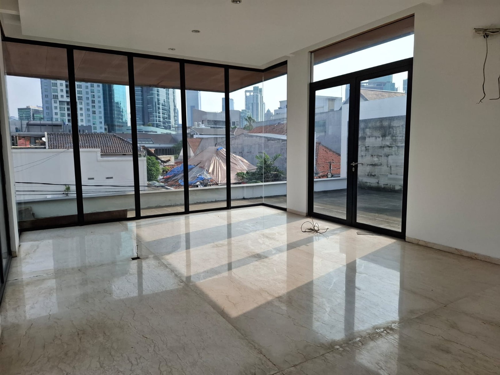 Dijual Rumah Strategis & Cocok untuk Usaha di Jl. Raya Bogor Km 28