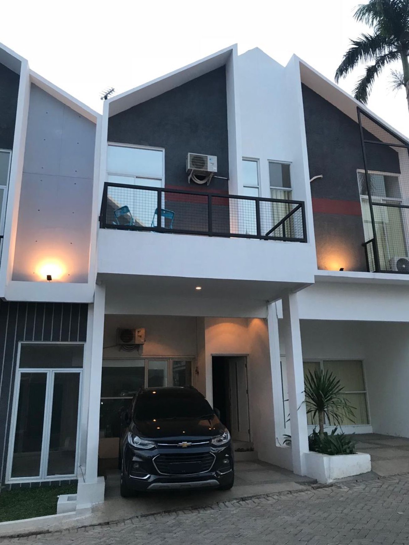 Disewakan rumah 2 lantai di Palm One Residence, Bambu Apus, Jakarta Timur