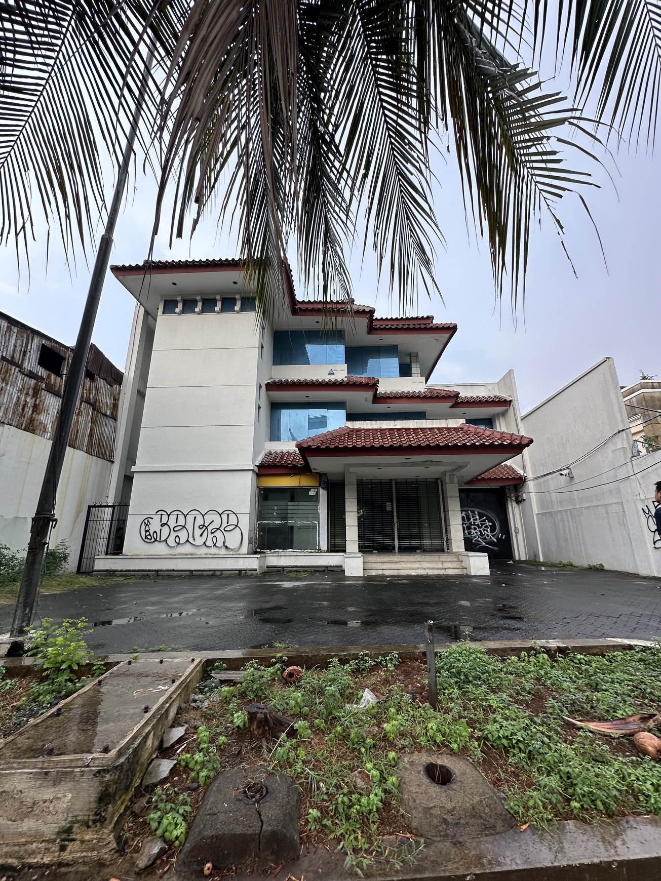 Gedung Ex Kantor 3 Lantai Jl.Mampang Prapatan Raya