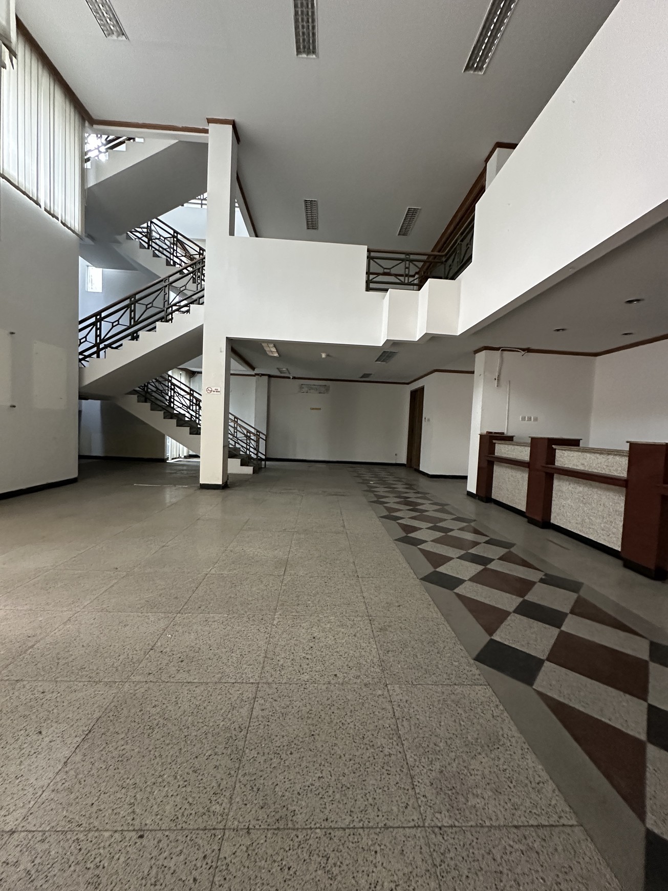 Gedung Ex Kantor 3 Lantai Jl.Mampang Prapatan Raya