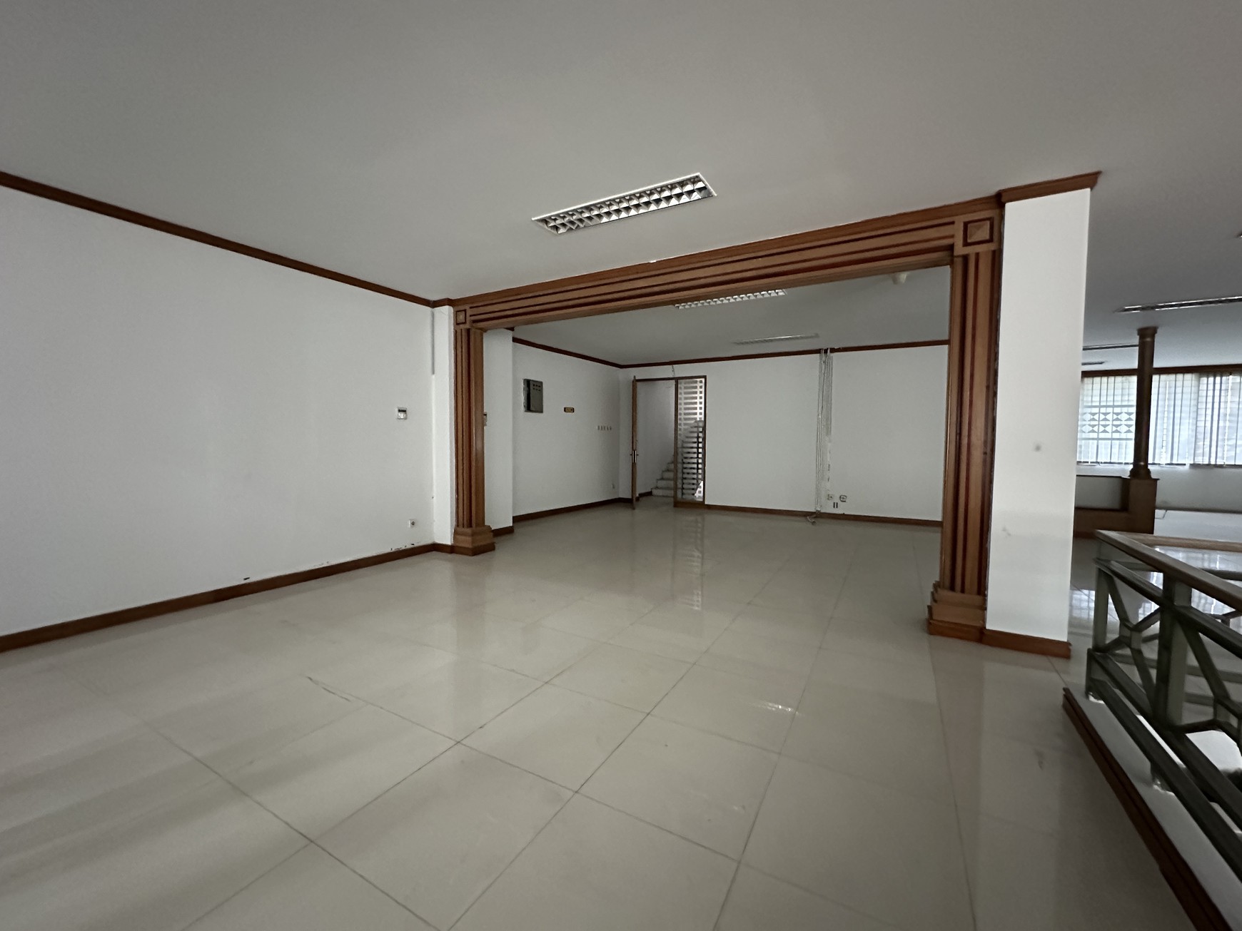 Gedung Ex Kantor 3 Lantai Jl.Mampang Prapatan Raya