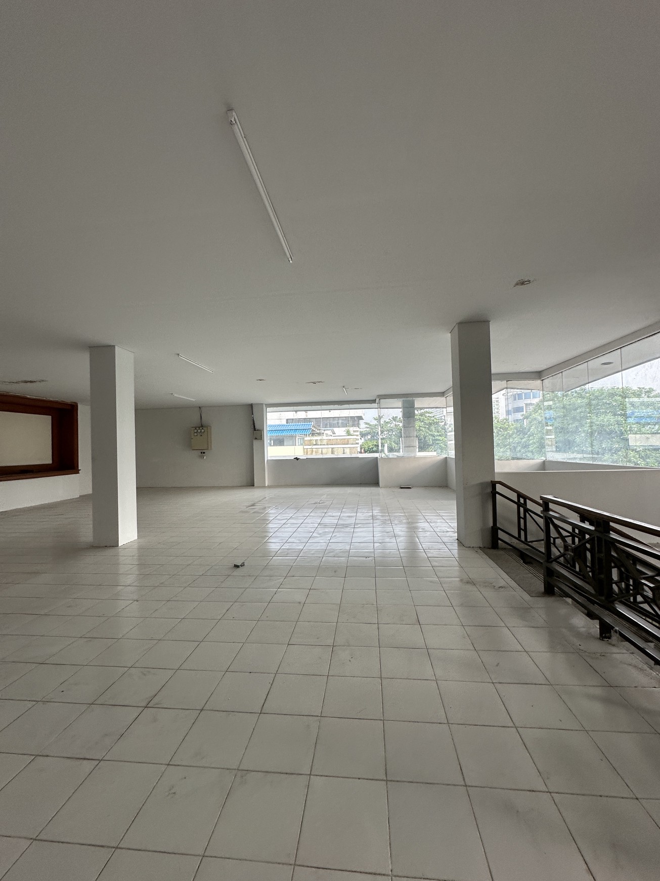 Gedung Ex Kantor 3 Lantai Jl.Mampang Prapatan Raya