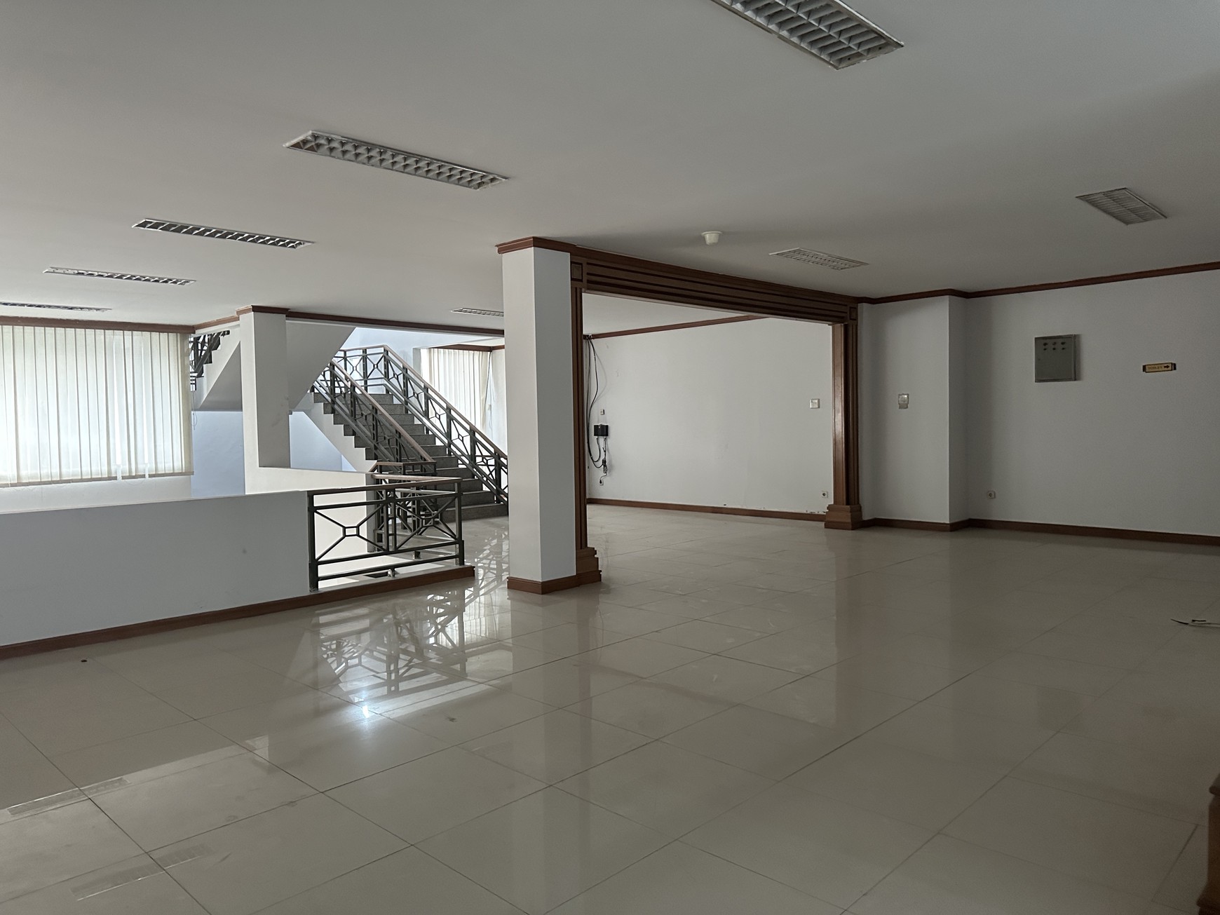 Gedung Ex Kantor 3 Lantai Jl.Mampang Prapatan Raya