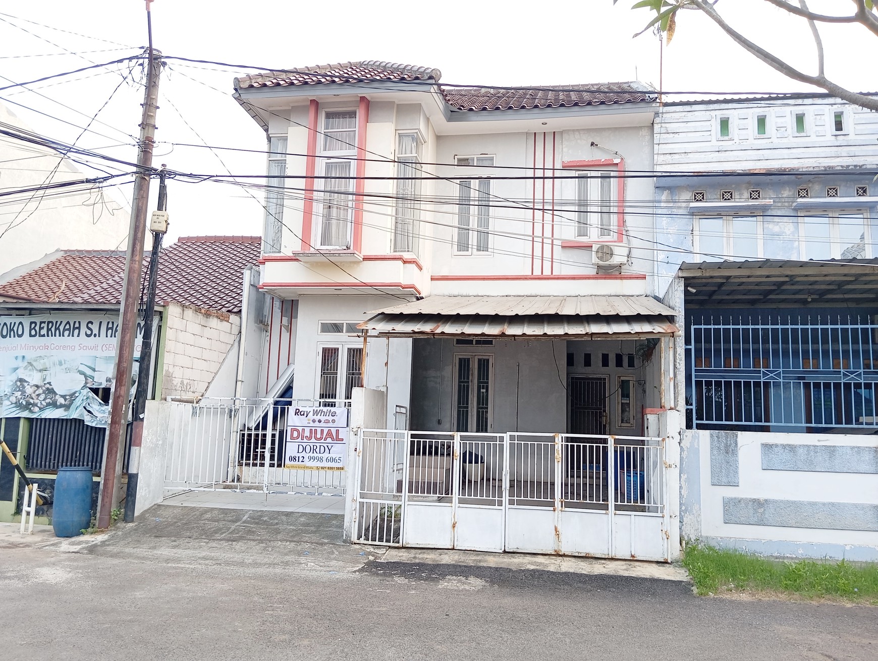 Rumah Nyaman Siap Huni Strategis  Bebas Banjir Di Mustika Jaya Bekasi