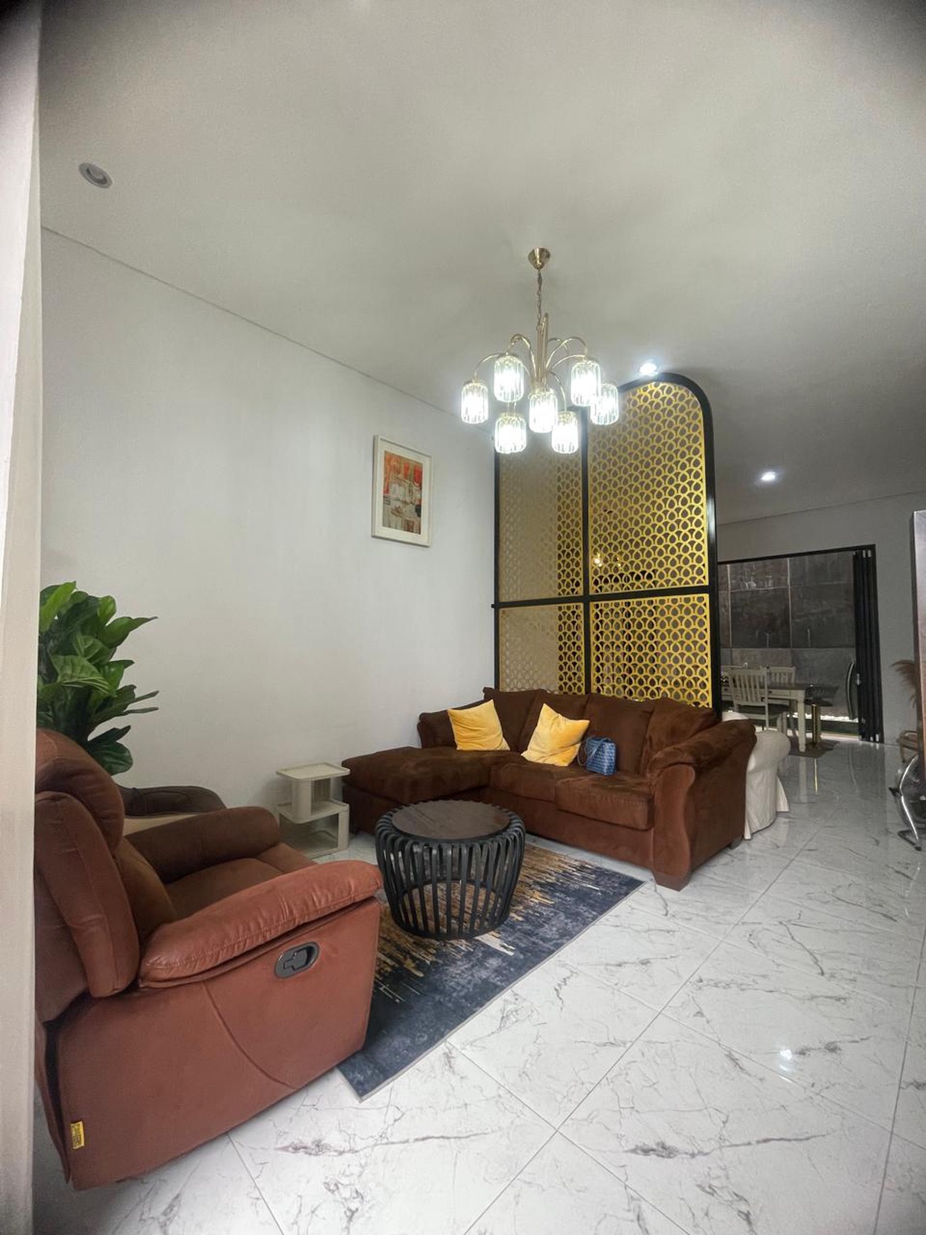 Disewakan Rumah Siap Huni bergaya modern di Valencia Graha Raya