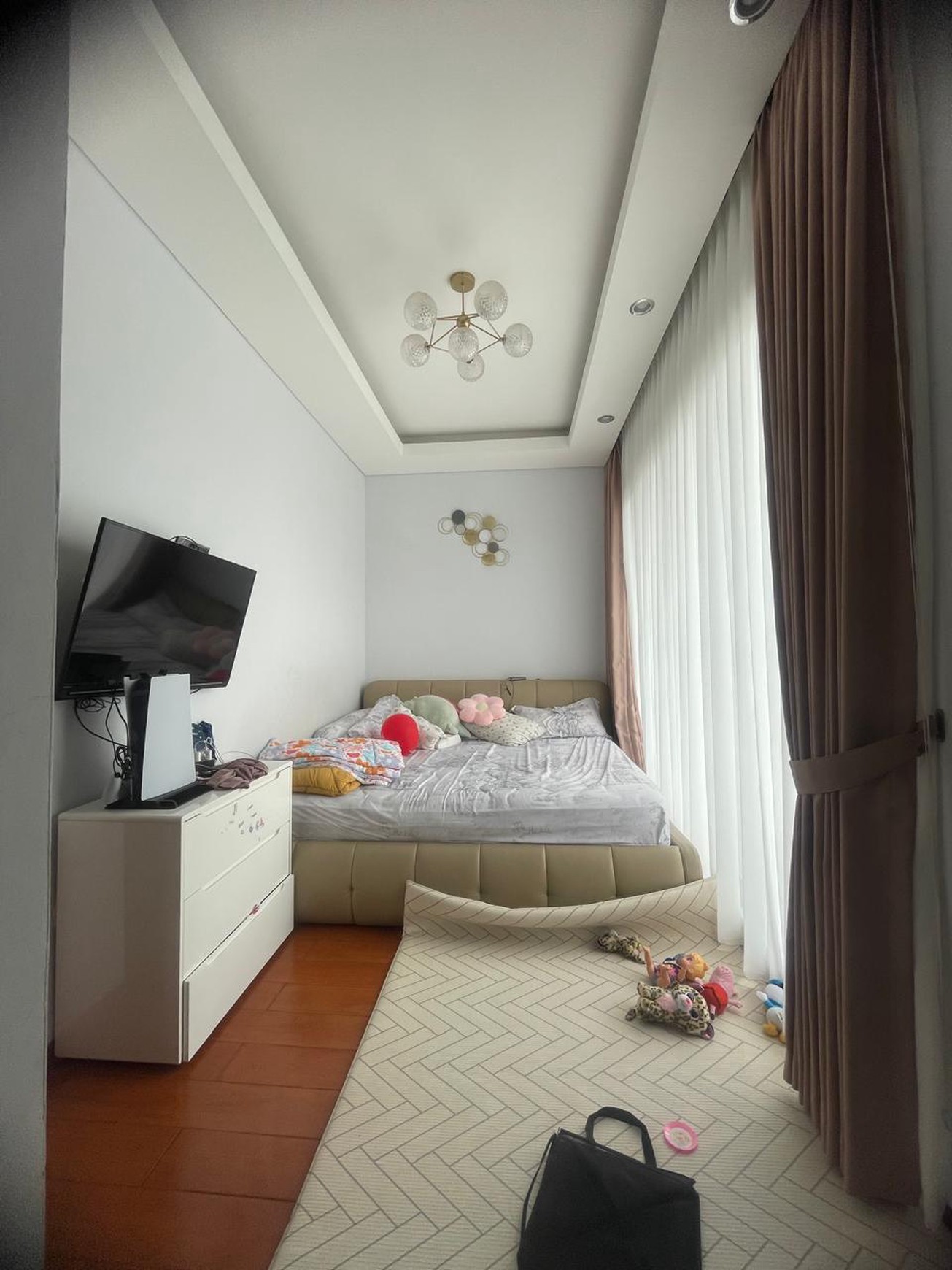 Disewakan Rumah Siap Huni bergaya modern di Valencia Graha Raya