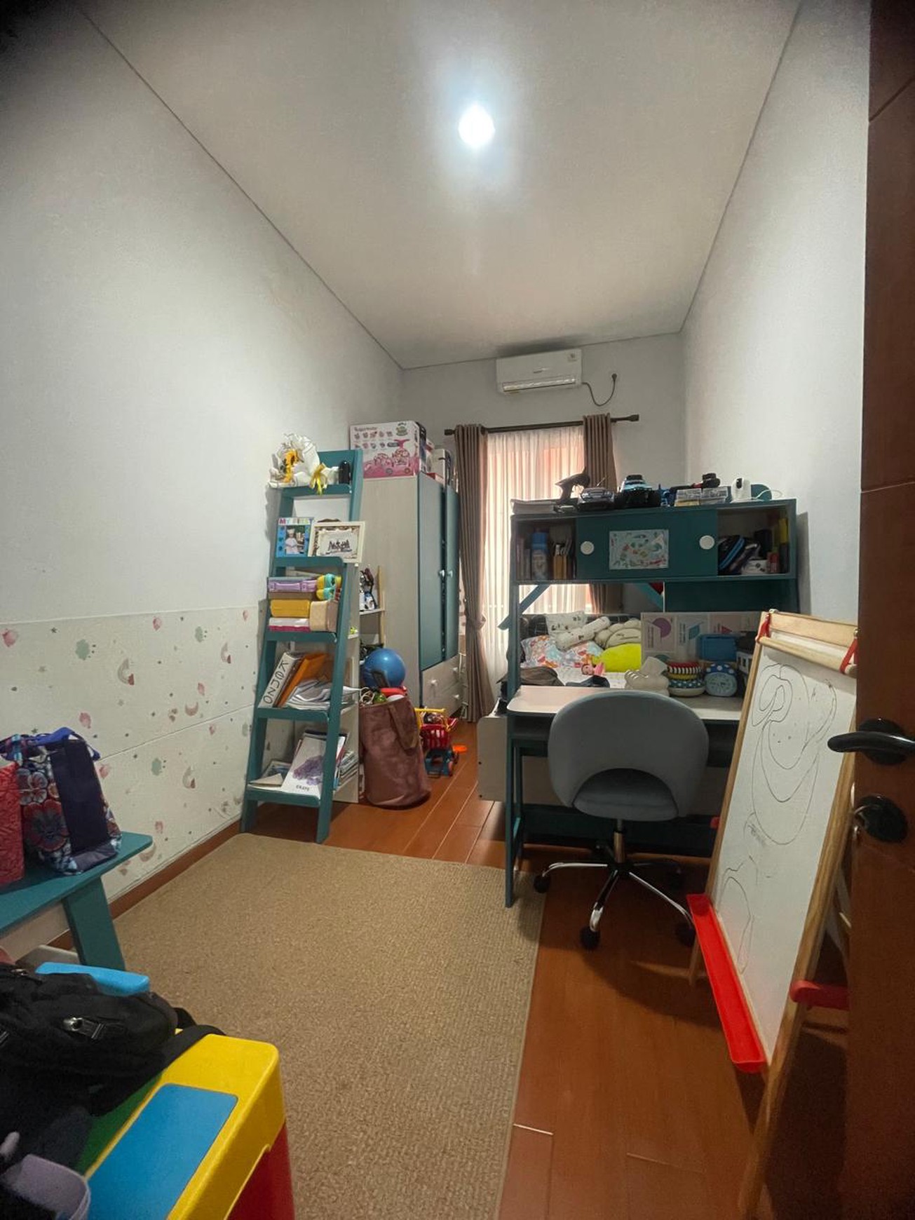 Disewakan Rumah Siap Huni bergaya modern di Valencia Graha Raya