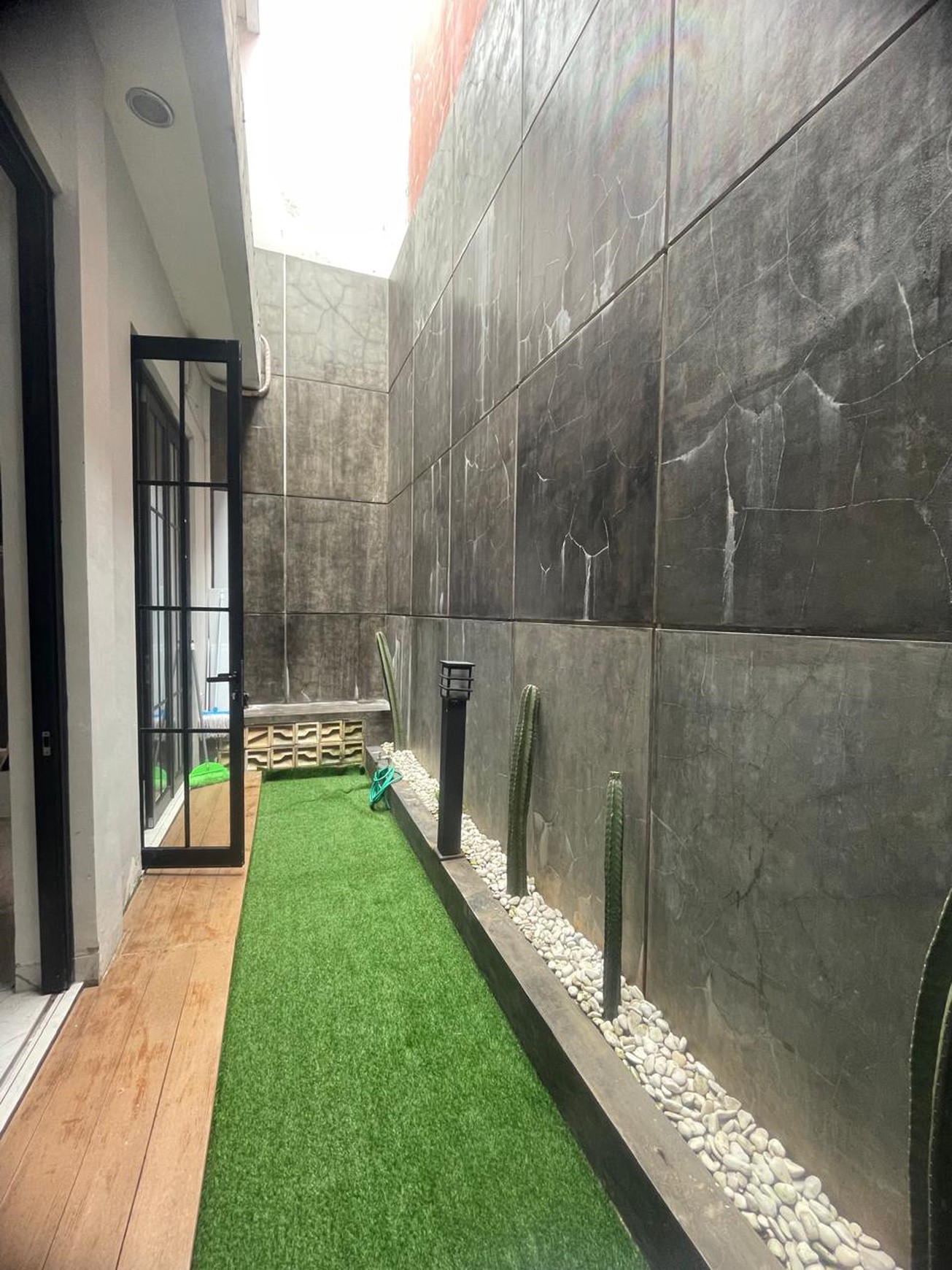 Disewakan Rumah Siap Huni bergaya modern di Valencia Graha Raya