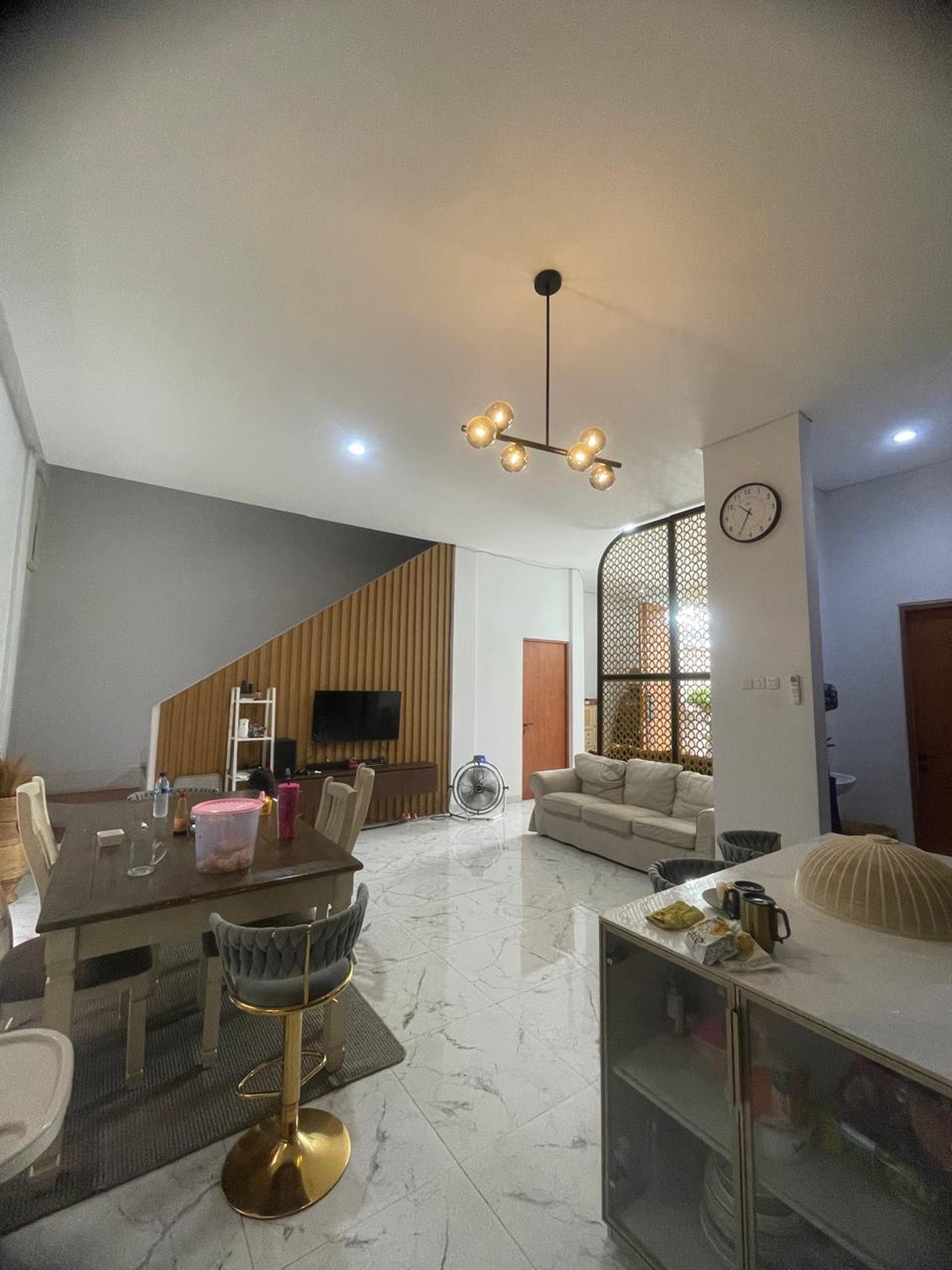Disewakan Rumah Siap Huni bergaya modern di Valencia Graha Raya