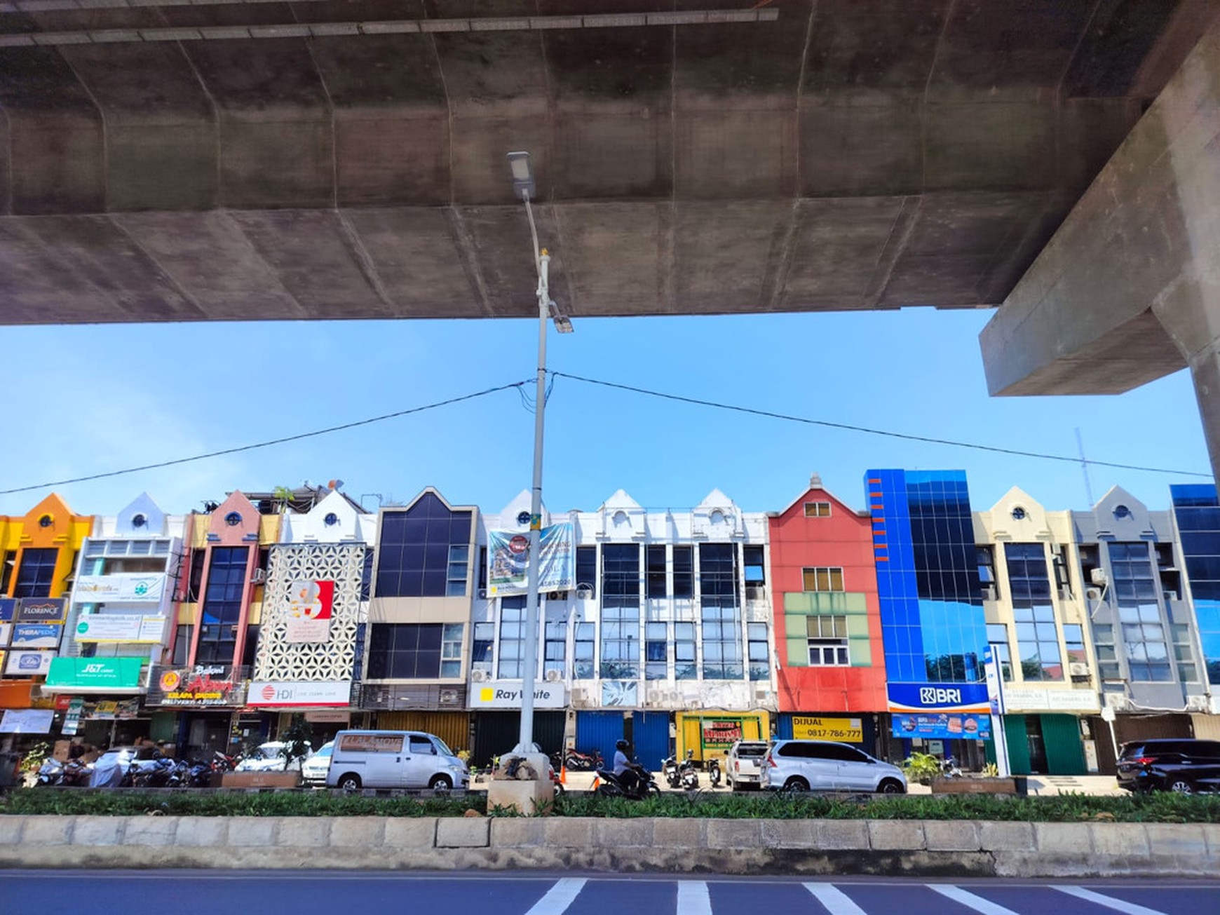 Dijual Ruko 3 lantai harga di bawah NJOP di kawasan Bisnis Kelapa Gading Jl Boulevard Timur Raya, 5 menit dari La Piaza, dan Mall kelapa Gading!