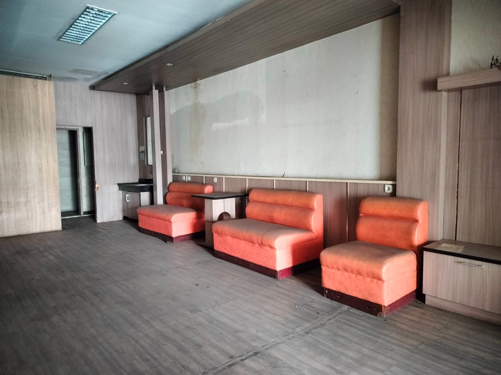 Dijual Ruko 3 lantai harga di bawah NJOP di kawasan Bisnis Kelapa Gading Jl Boulevard Timur Raya, 5 menit dari La Piaza, dan Mall kelapa Gading!