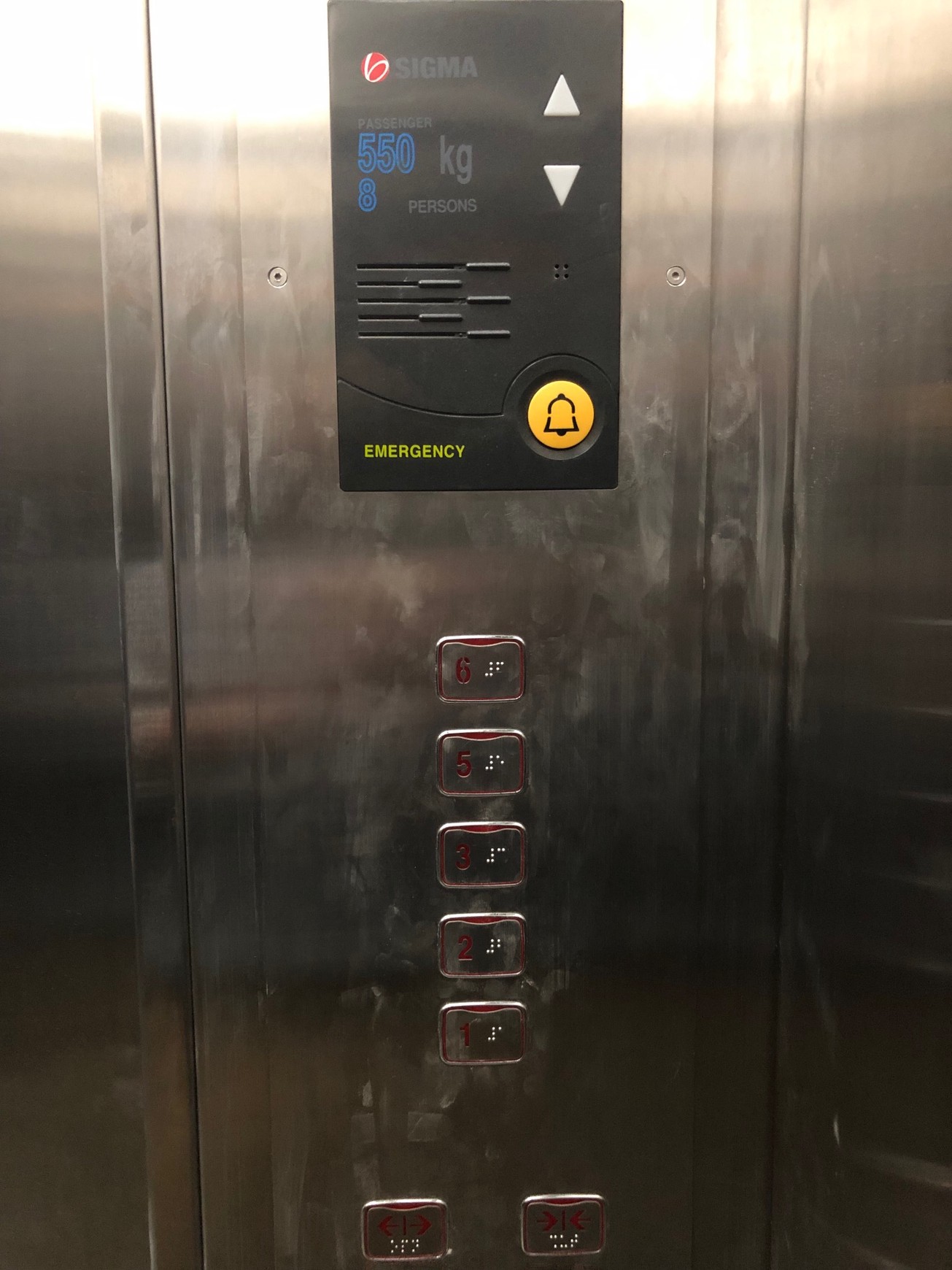 Disewakan/Sale - Ruko 5 Lantai Lokasi Strategis dengan Elevator di Meruya Ilir Maqna Residence, Siap Pakai!