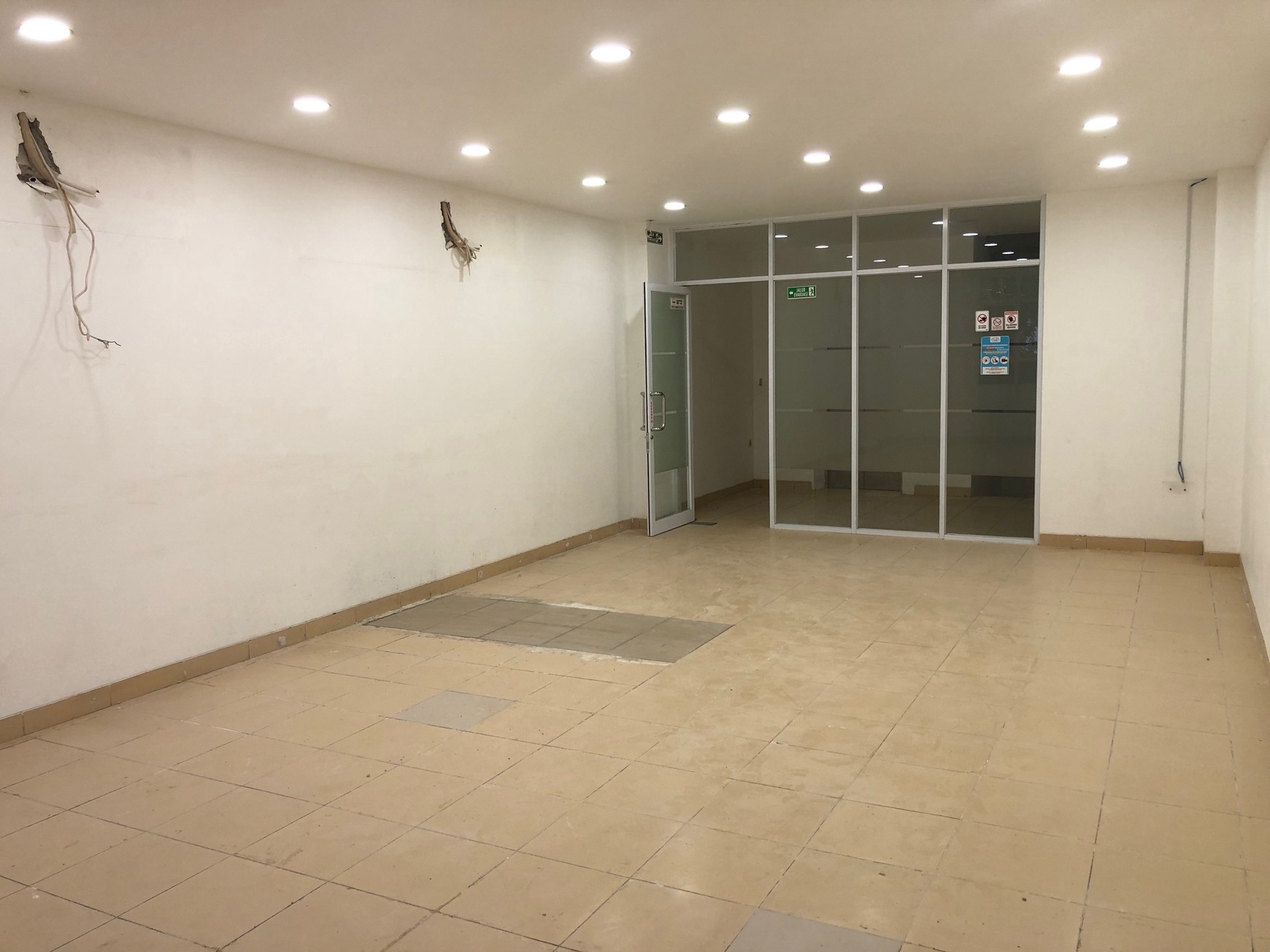 Disewakan/Sale - Ruko 5 Lantai Lokasi Strategis dengan Elevator di Meruya Ilir Maqna Residence, Siap Pakai!