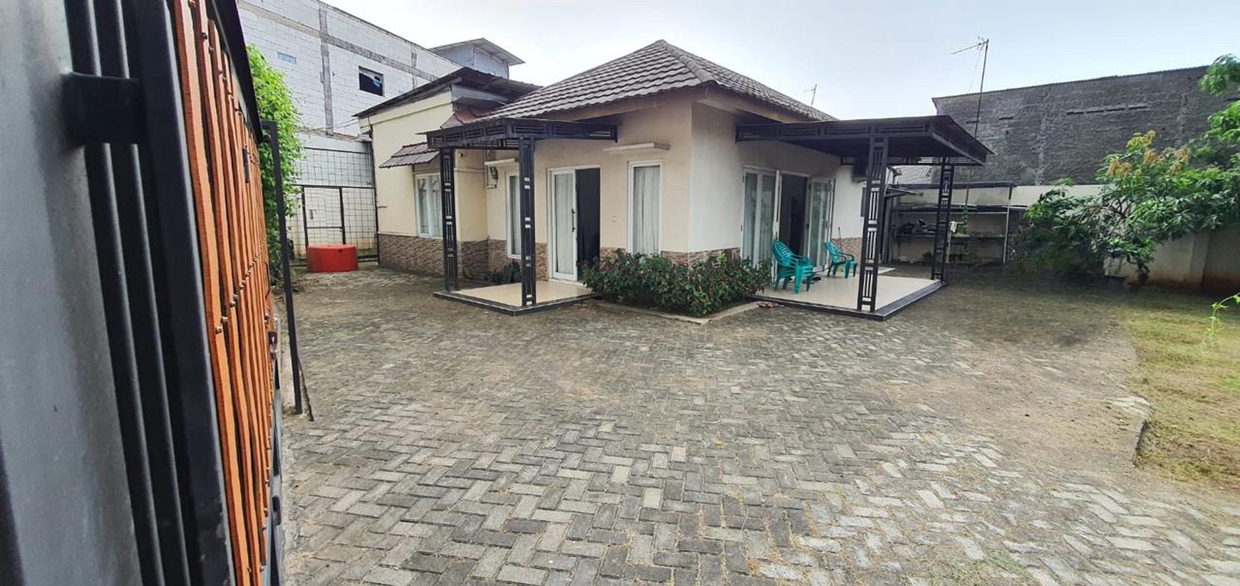 Peluang Langka - Dijual Properti Multi-Usaha dan Hunian Strategis di Jalur Komersial Utama Cileungsi