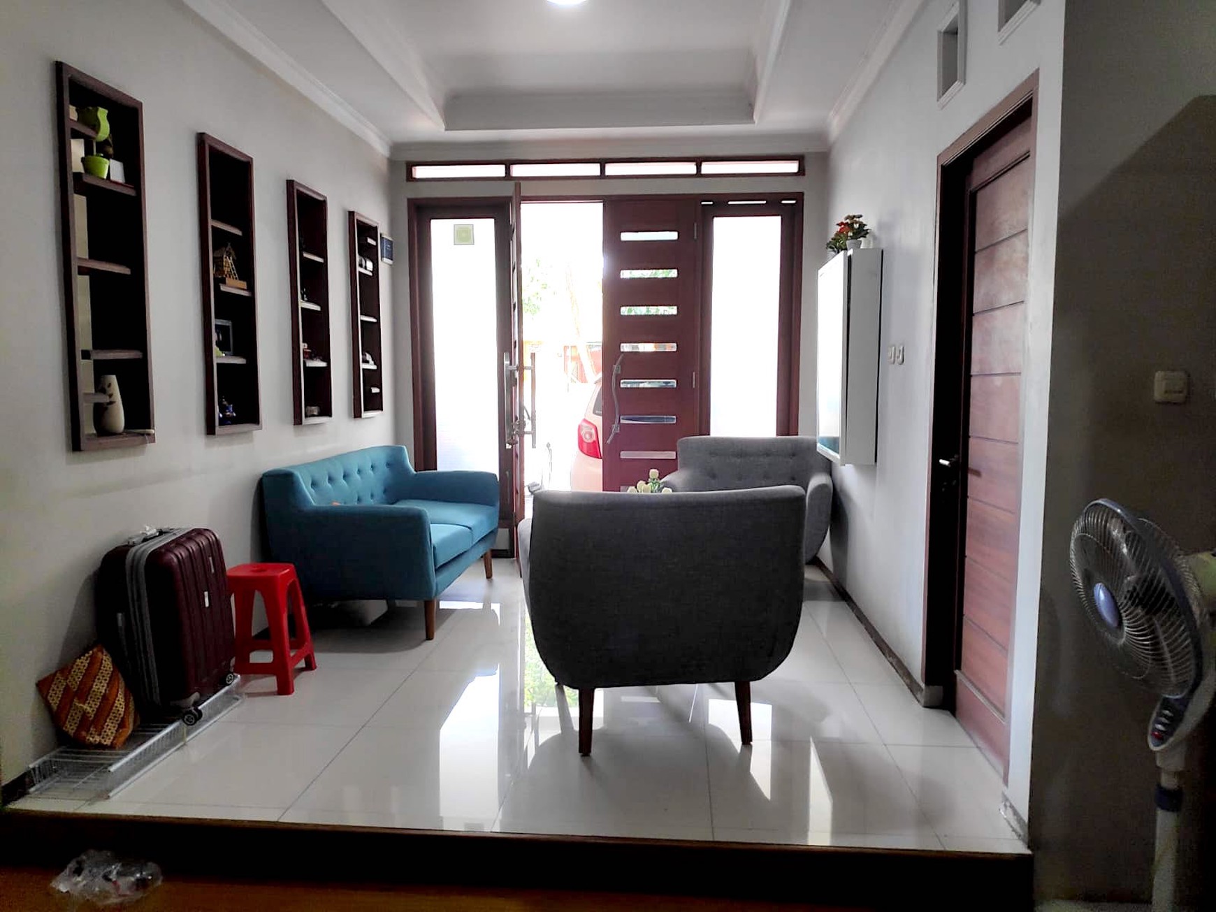 Rumah 3 Lantai Di Mekar Indah Jababeka 5 Kamar Tepi Jalan Boulevard