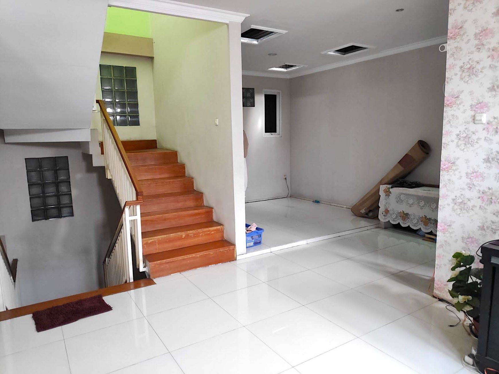 Rumah 3 Lantai Di Mekar Indah Jababeka 5 Kamar Tepi Jalan Boulevard