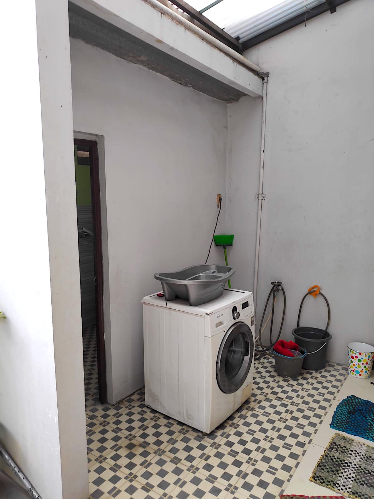 Rumah 3 Lantai Di Mekar Indah Jababeka 5 Kamar Tepi Jalan Boulevard