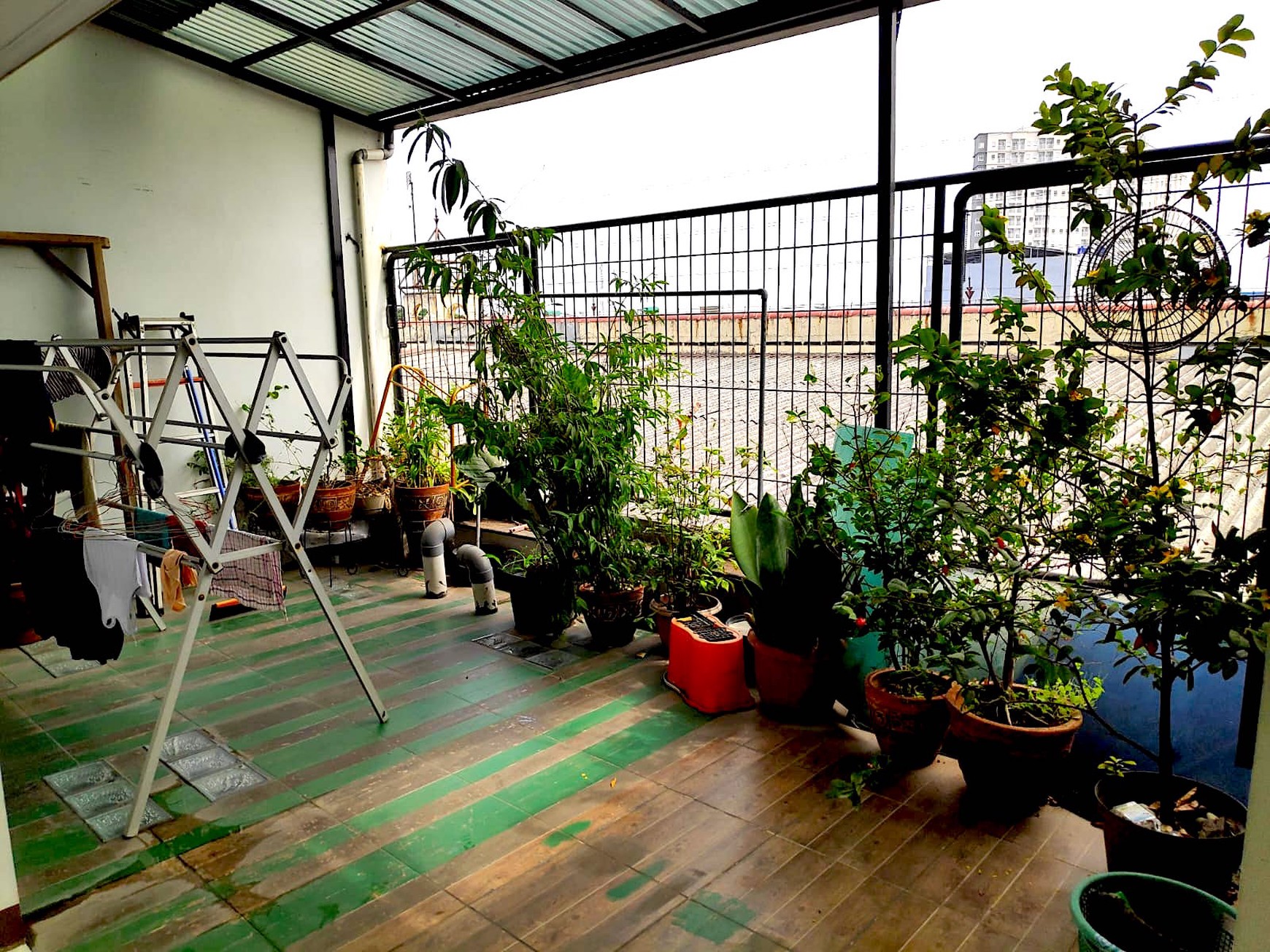Rumah 3 Lantai Di Mekar Indah Jababeka 5 Kamar Tepi Jalan Boulevard