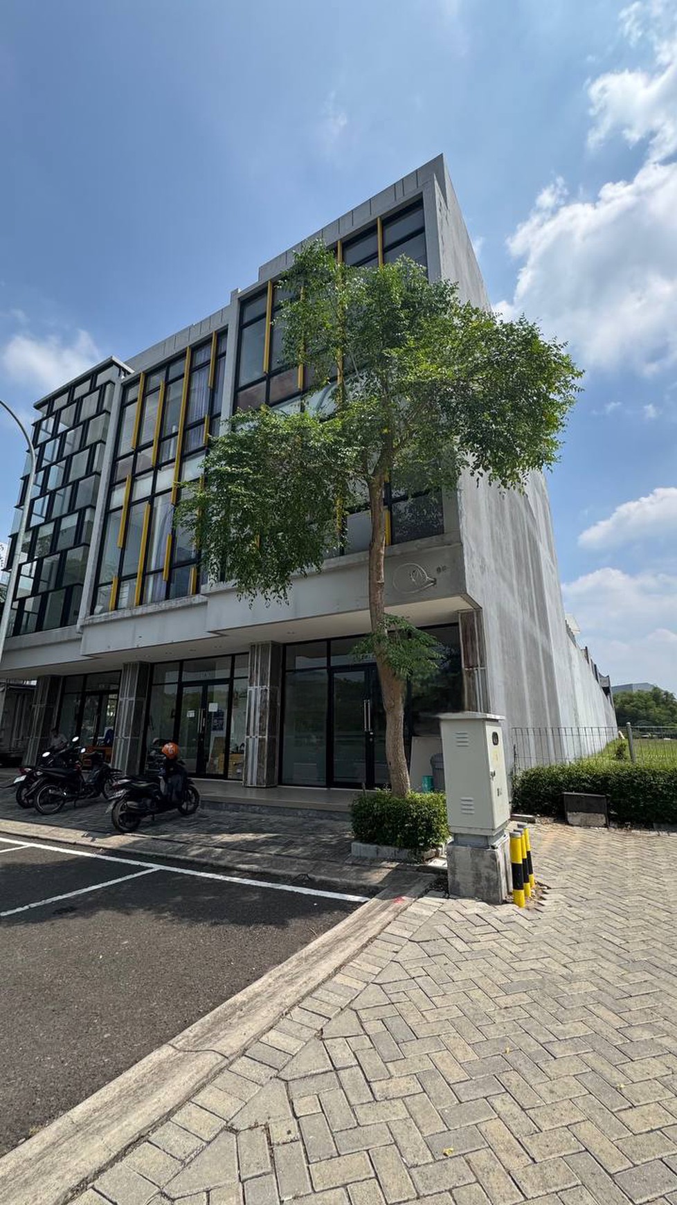 Sewa Ruko Murah dengan Lokasi Strategis di Citraland The Greenlake, Lakarsantri, Surabaya