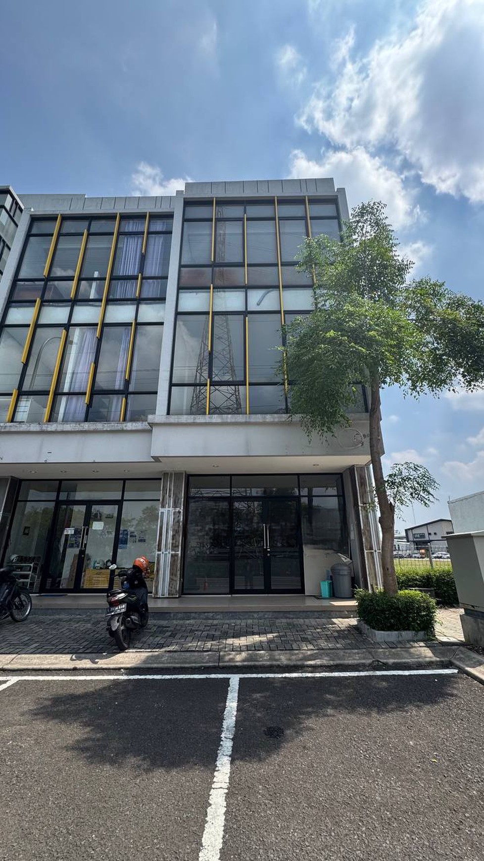 Sewa Ruko Murah dengan Lokasi Strategis di Citraland The Greenlake, Lakarsantri, Surabaya