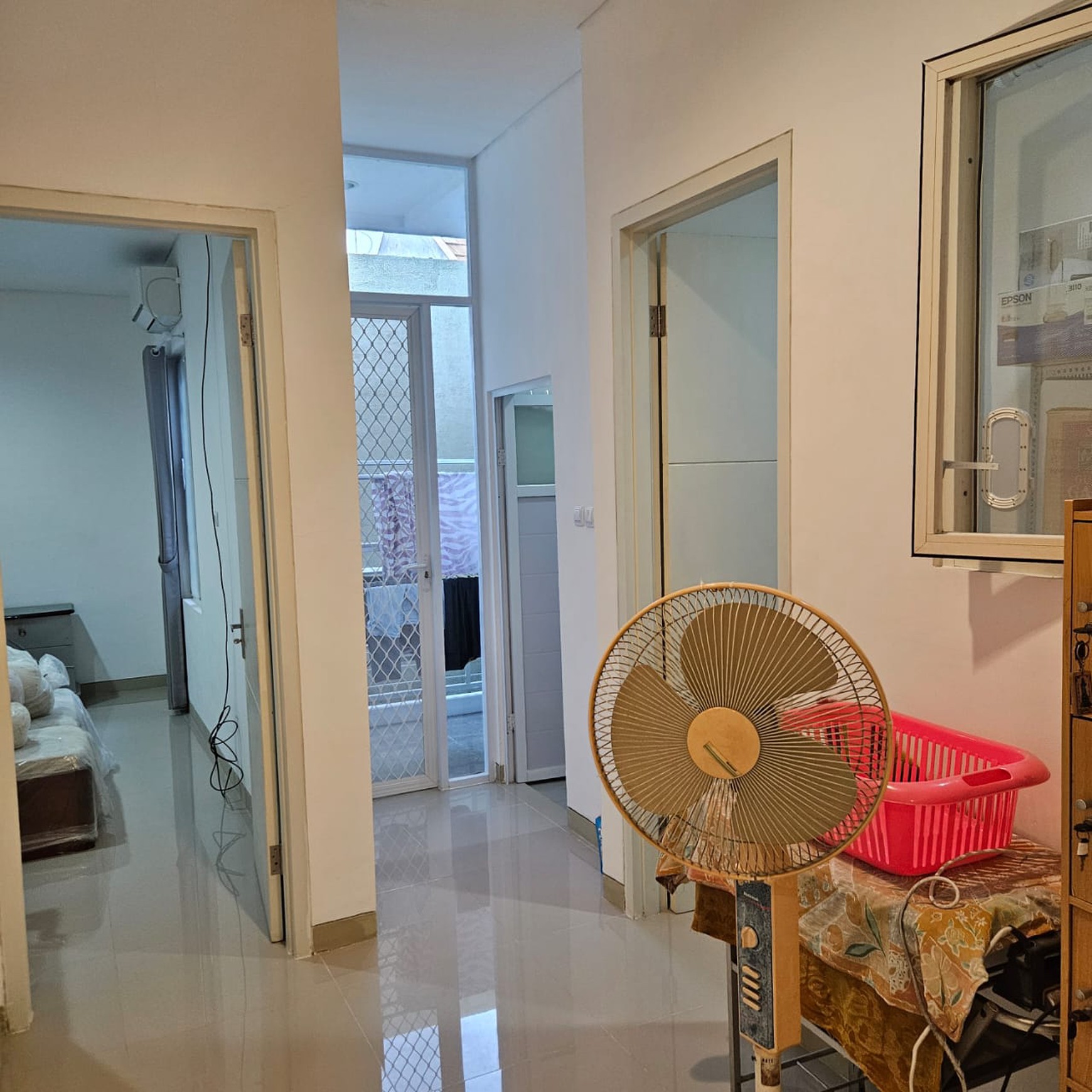 Rumah Dijual Murah dan Furnished dengan Lokasi Strategis di GreenLake Citraland Surabaya Dekat dengan Pakuwon City dan Grand Pakuwon