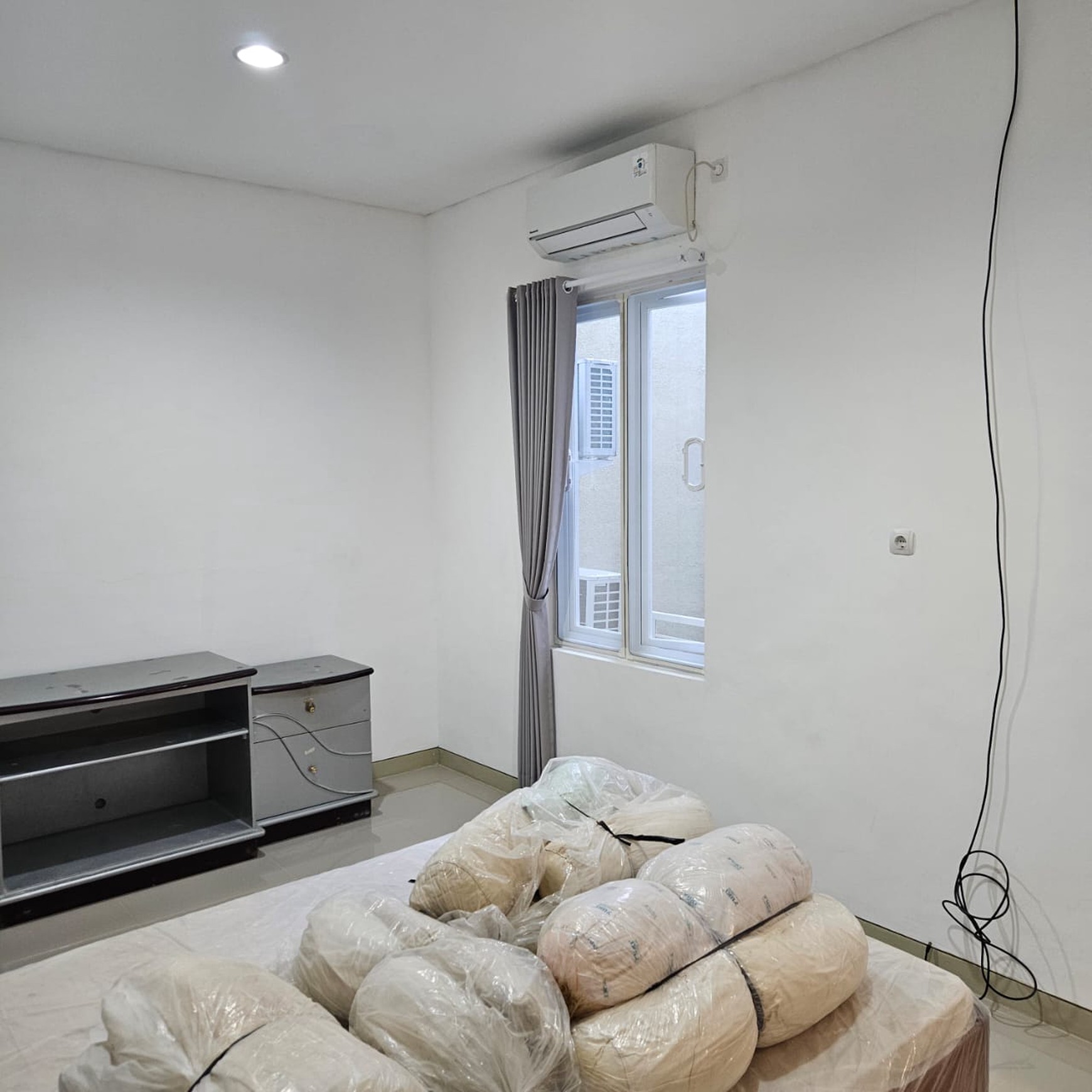 Rumah Dijual Murah dan Furnished dengan Lokasi Strategis di GreenLake Citraland Surabaya Dekat dengan Pakuwon City dan Grand Pakuwon