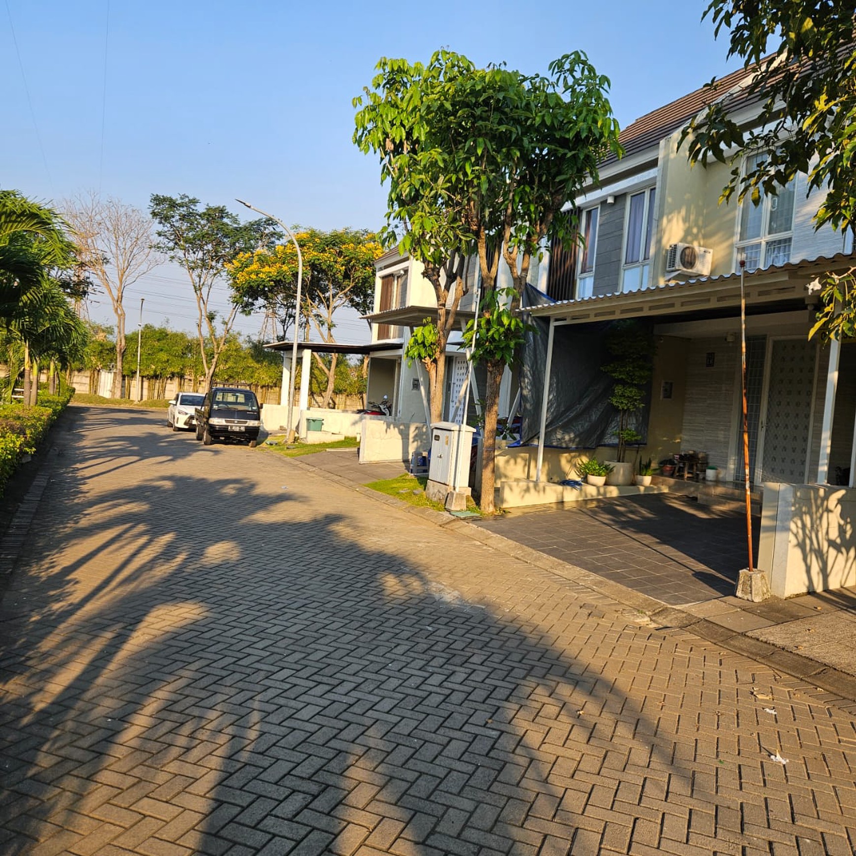 Rumah Dijual Murah dan Furnished dengan Lokasi Strategis di GreenLake Citraland Surabaya Dekat dengan Pakuwon City dan Grand Pakuwon