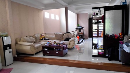 Rumah 3 Lantai Di Mekar Indah Jababeka 5 Kamar Tepi Jalan Boulevard