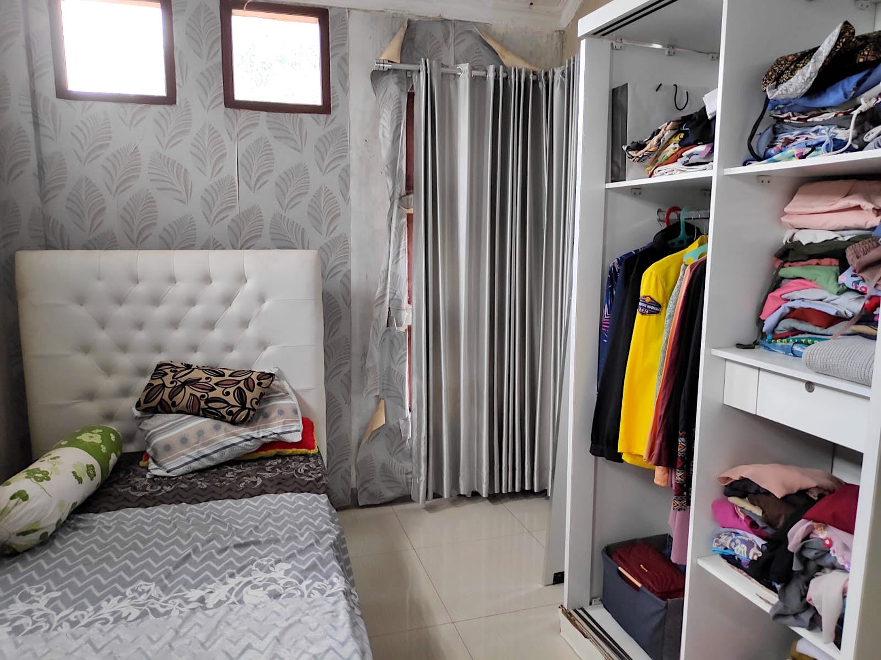 Rumah 3 Lantai Di Mekar Indah Jababeka 5 Kamar Tepi Jalan Boulevard