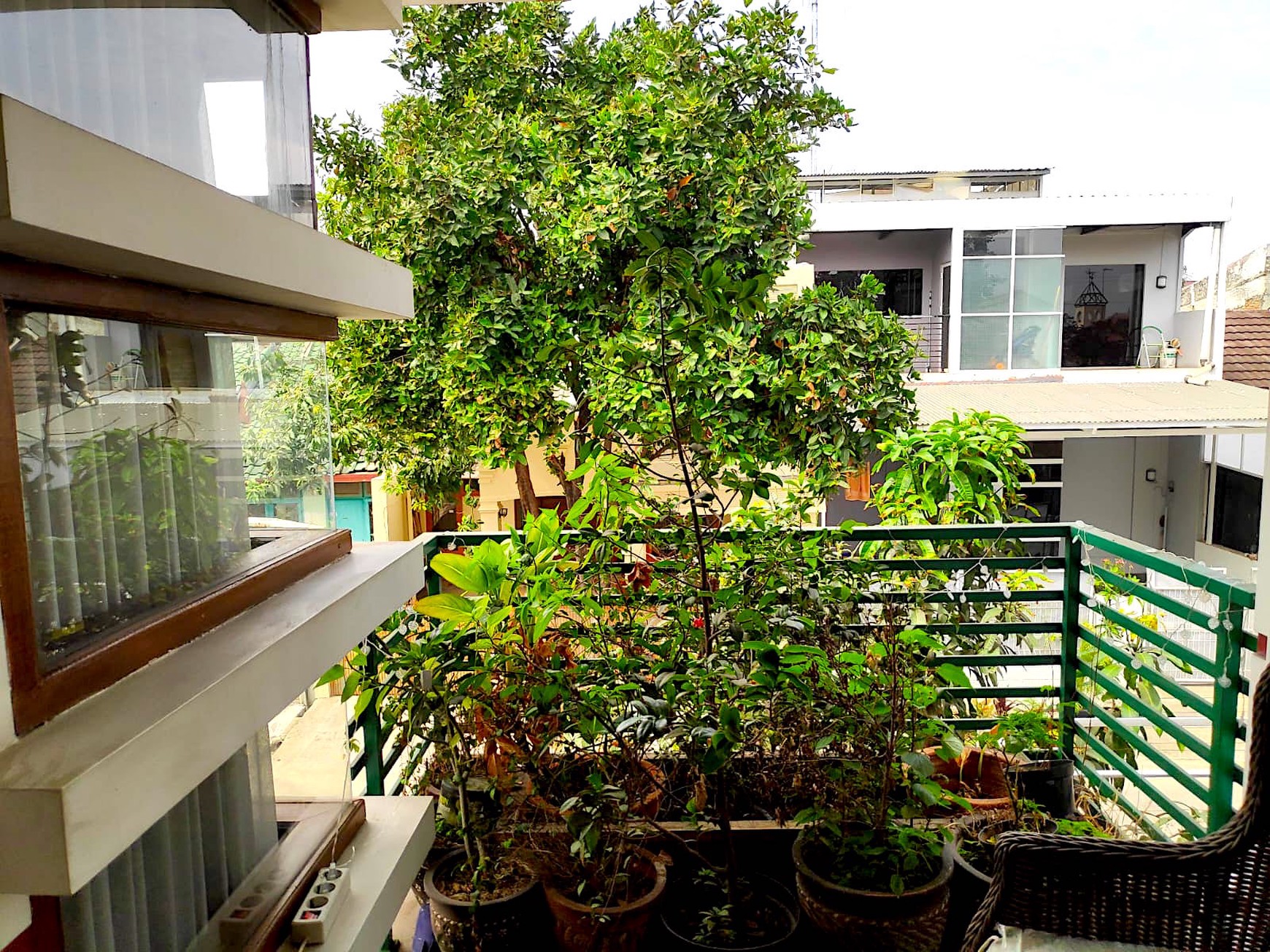 Rumah 3 Lantai Di Mekar Indah Jababeka 5 Kamar Tepi Jalan Boulevard