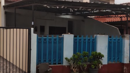 Dijual Rumah 403 m&#xb2; Tanjung Barat - Halaman Luas dan Strategis