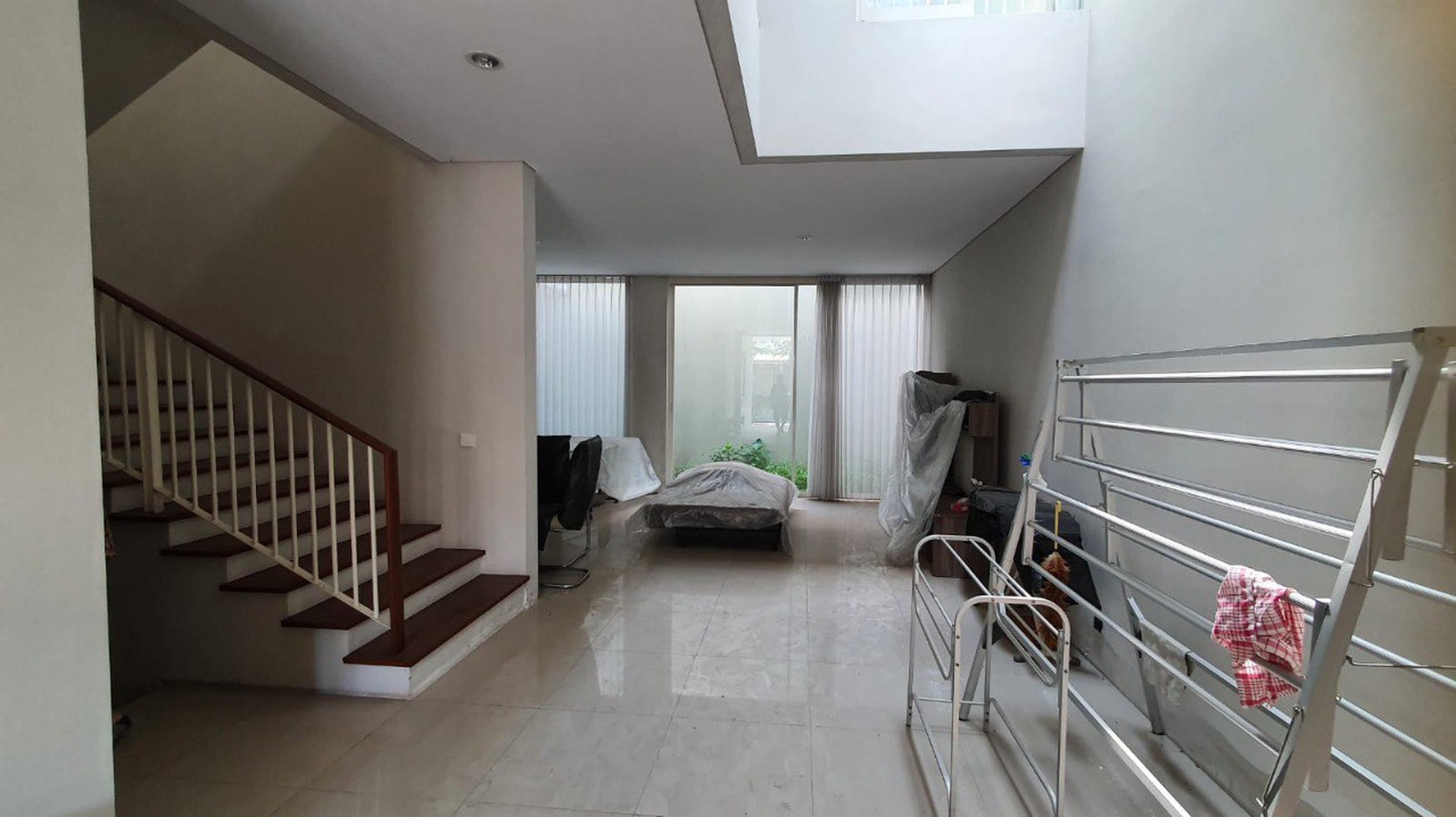 Rumah Dijual Murah dan Furnished dengan Lokasi Strategis di GreenLake Citraland Surabaya Dekat dengan Pakuwon City dan Grand Pakuwon