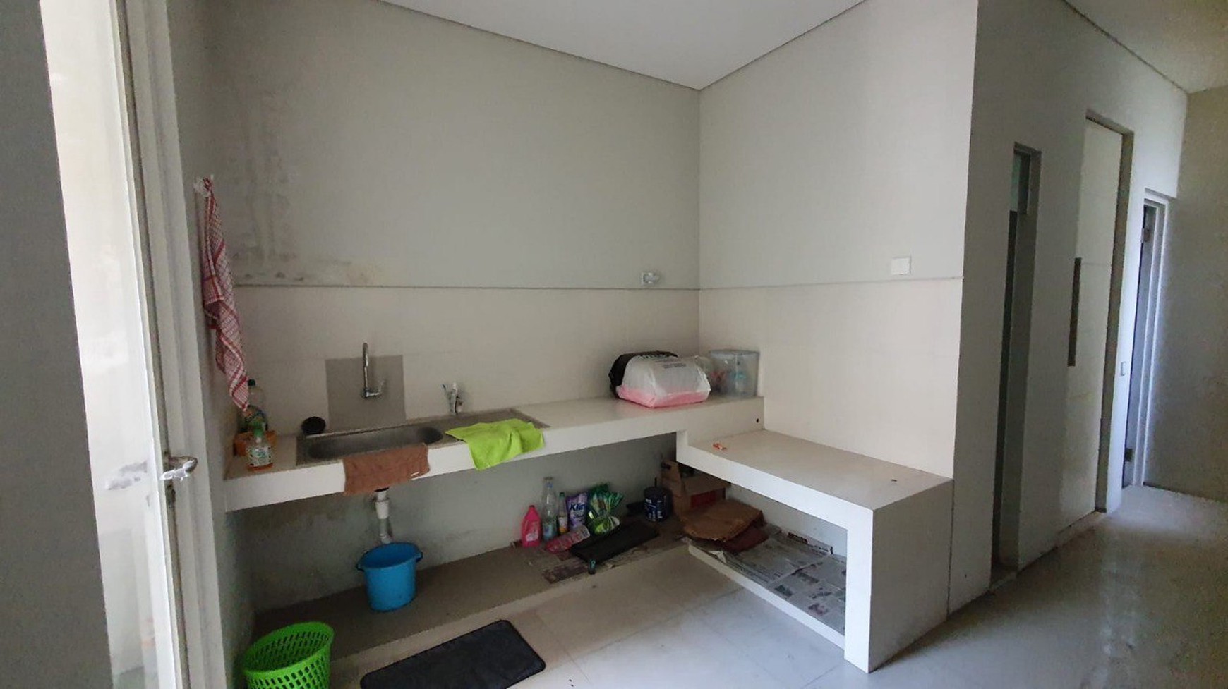 Rumah Dijual Murah dan Furnished dengan Lokasi Strategis di GreenLake Citraland Surabaya Dekat dengan Pakuwon City dan Grand Pakuwon