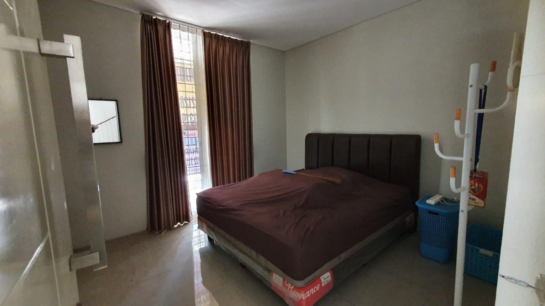 Rumah Dijual Murah dan Furnished dengan Lokasi Strategis di GreenLake Citraland Surabaya Dekat dengan Pakuwon City dan Grand Pakuwon