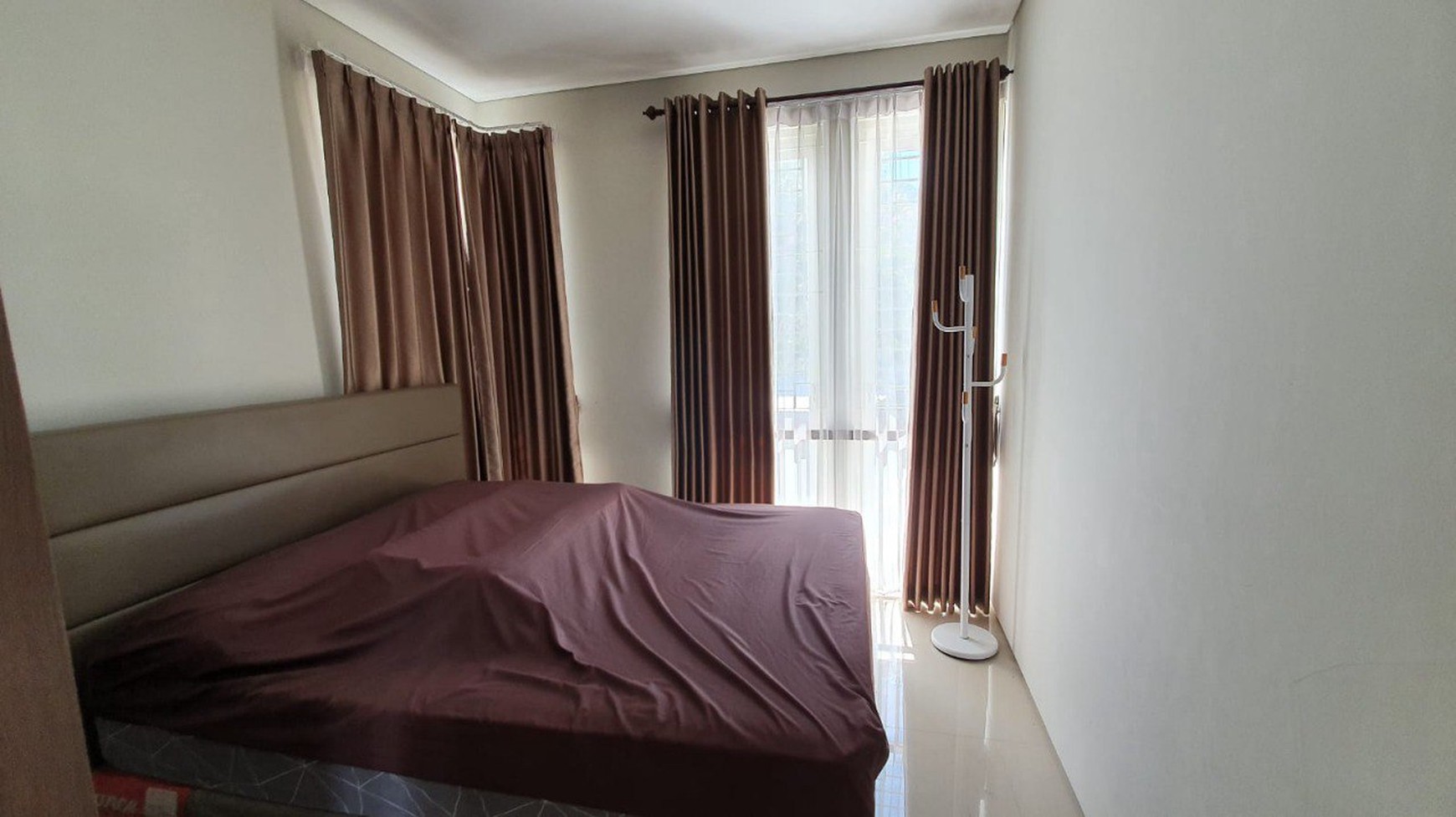 Rumah Dijual Murah dan Furnished dengan Lokasi Strategis di GreenLake Citraland Surabaya Dekat dengan Pakuwon City dan Grand Pakuwon