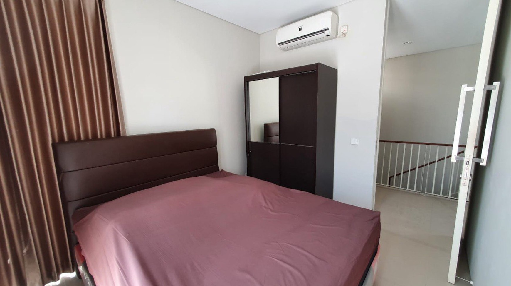 Rumah Dijual Murah dan Furnished dengan Lokasi Strategis di GreenLake Citraland Surabaya Dekat dengan Pakuwon City dan Grand Pakuwon