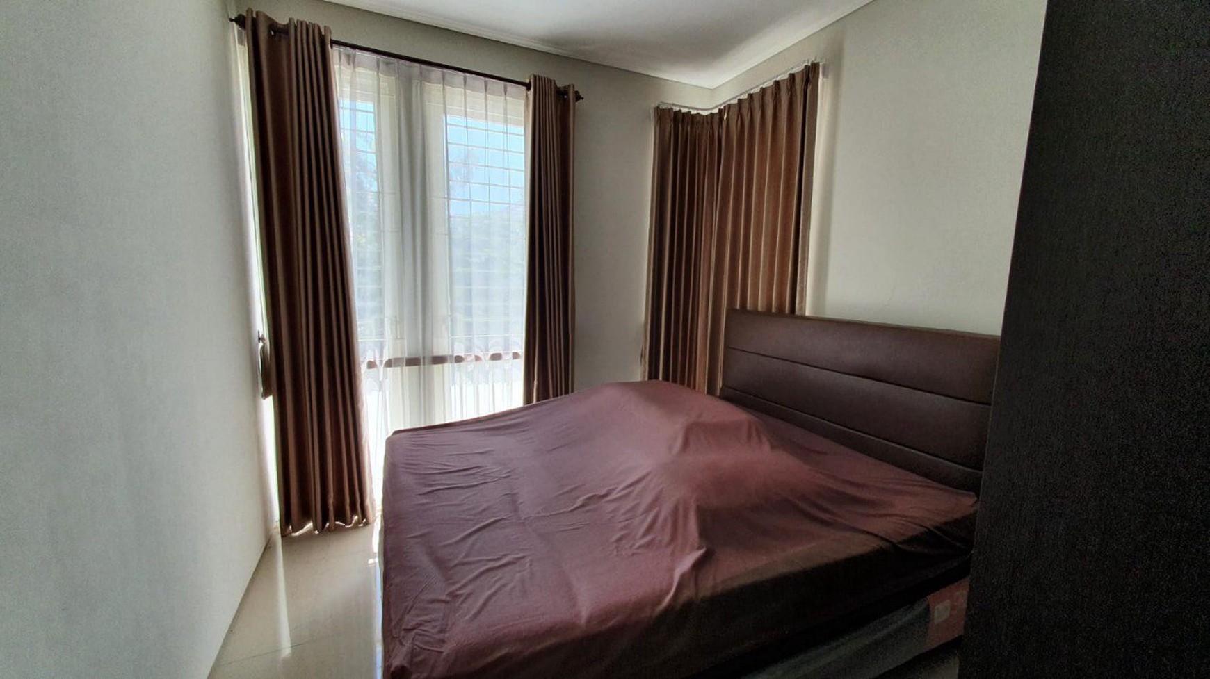 Rumah Dijual Murah dan Furnished dengan Lokasi Strategis di GreenLake Citraland Surabaya Dekat dengan Pakuwon City dan Grand Pakuwon