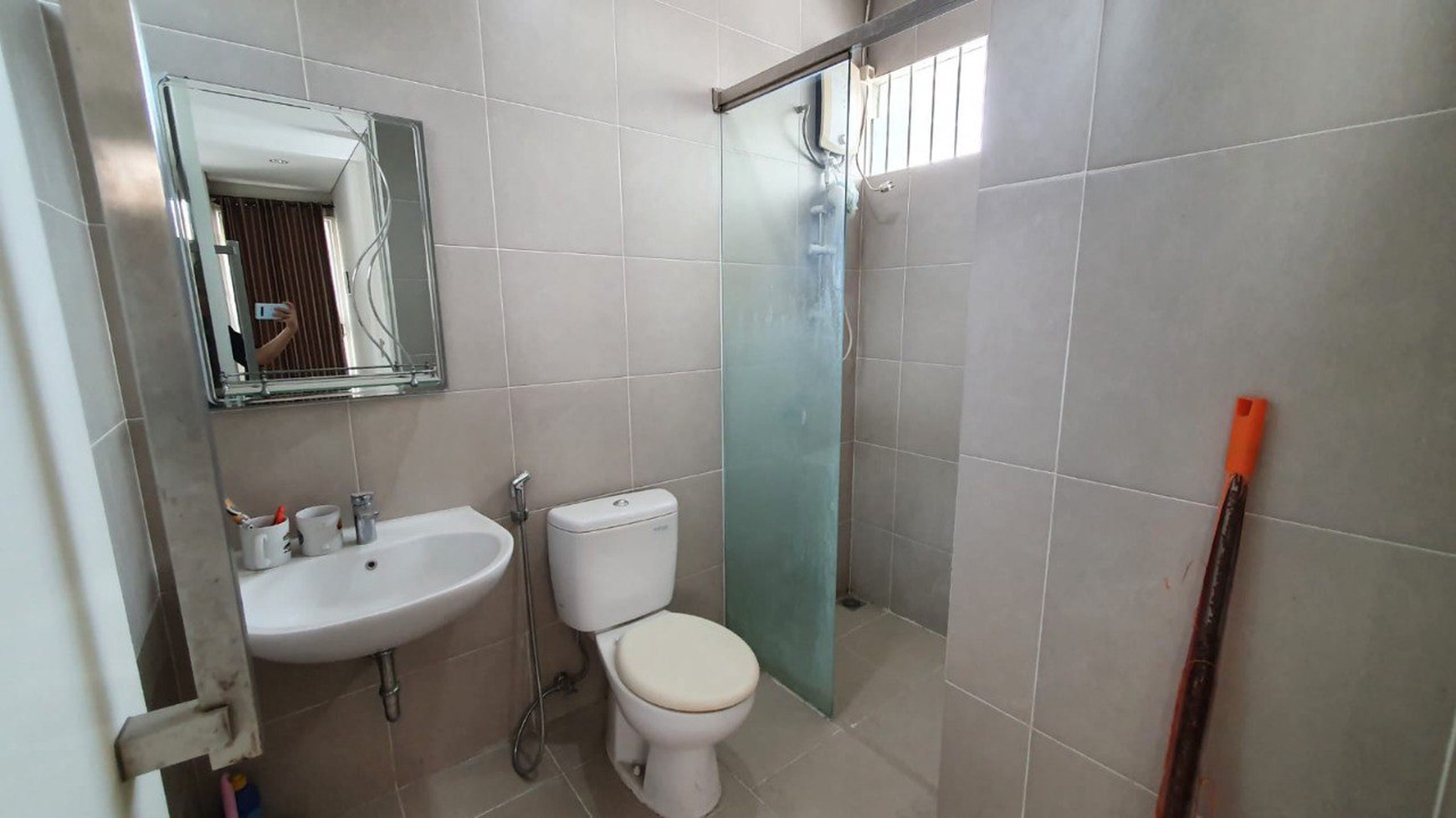 Rumah Dijual Murah dan Furnished dengan Lokasi Strategis di GreenLake Citraland Surabaya Dekat dengan Pakuwon City dan Grand Pakuwon
