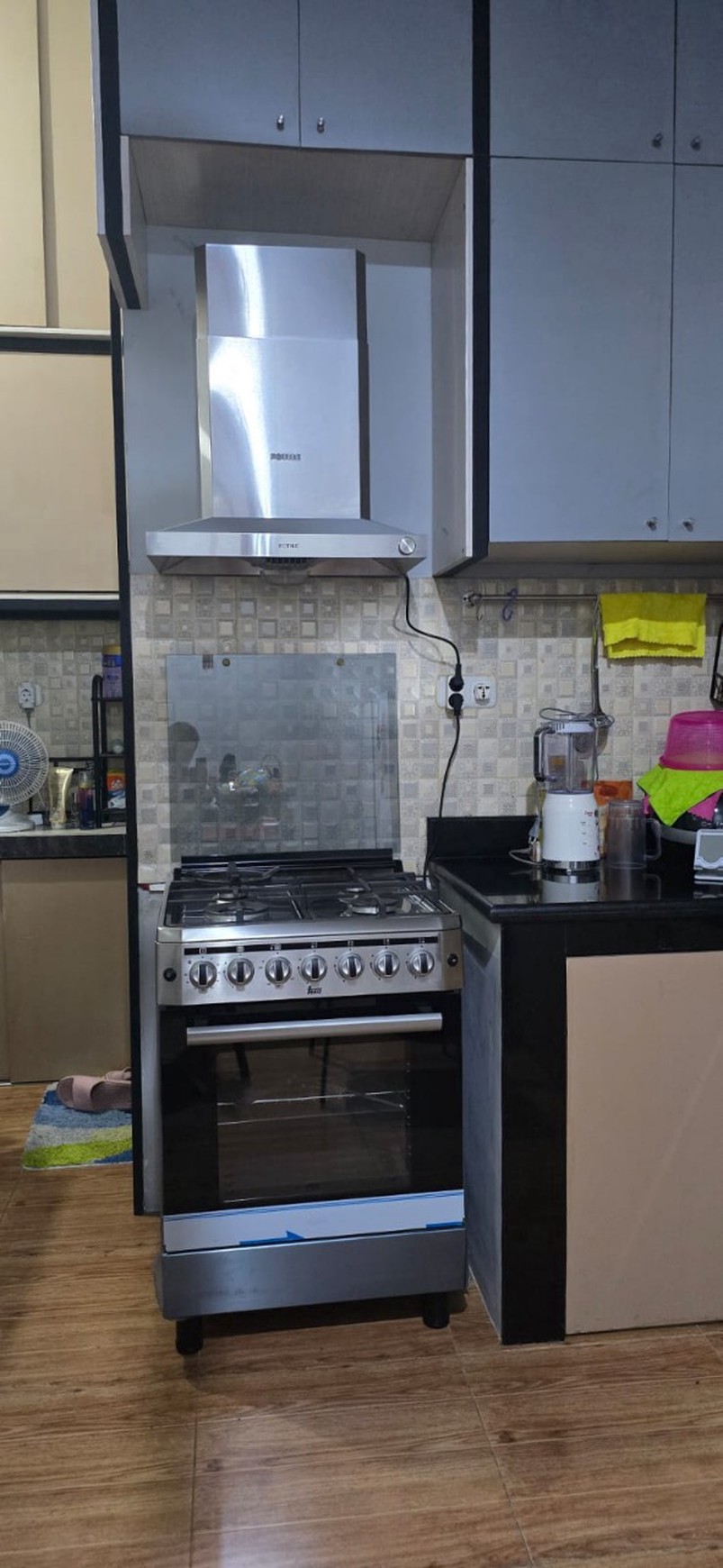 Rumah Dijual 2 Lantai Murah dan Furnished, Lingkungan Aman dan Nyaman di GreenLake Citraland Surabaya Dekat dengan Pakuwon City dan Grand Pakuwon