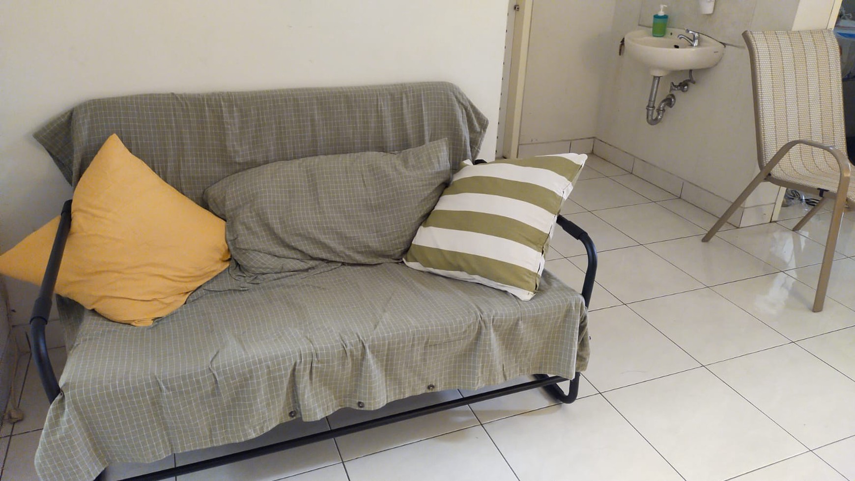 Rumah di Kota Wisata