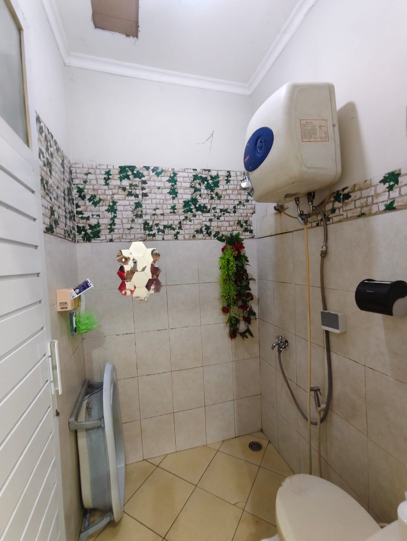 Rumah di Kota Wisata