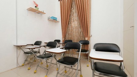 Disewakan Kantor Siap Pakai di Surabaya Timur - Konsep Rumah, Lokasi Emas!