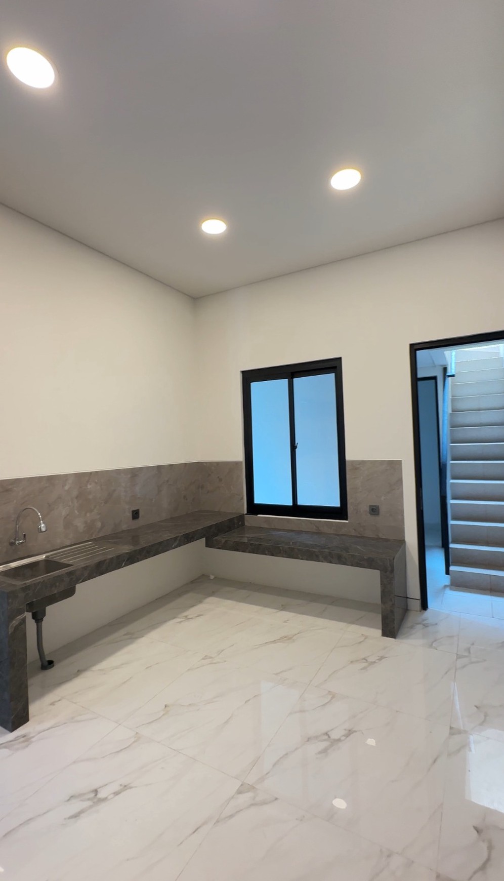 DIJUAL RUMAH BARU MINIMALIS Kertajaya Indah Timur